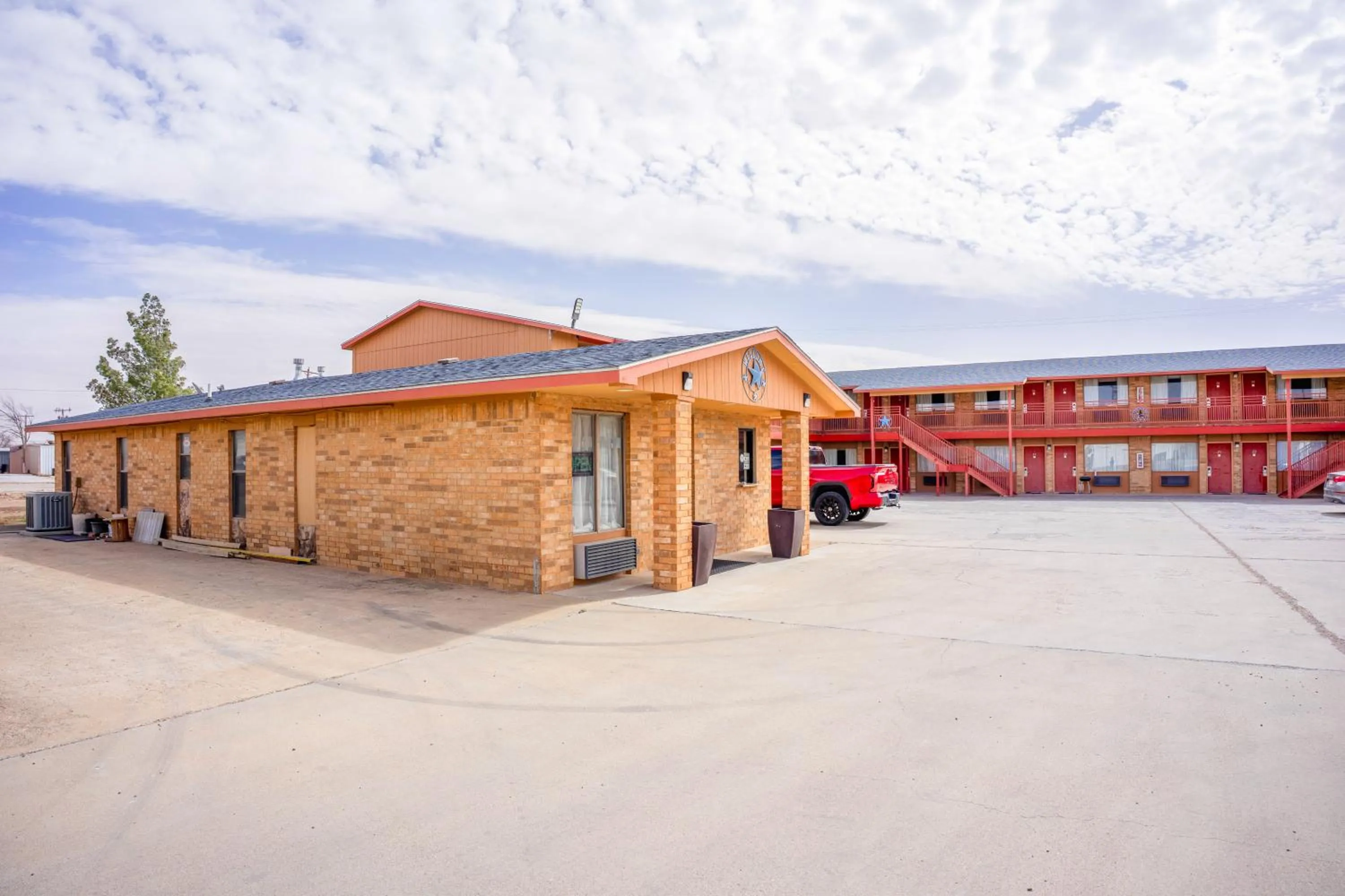 Facade/entrance in Crown Inn By OYO Denver Tx