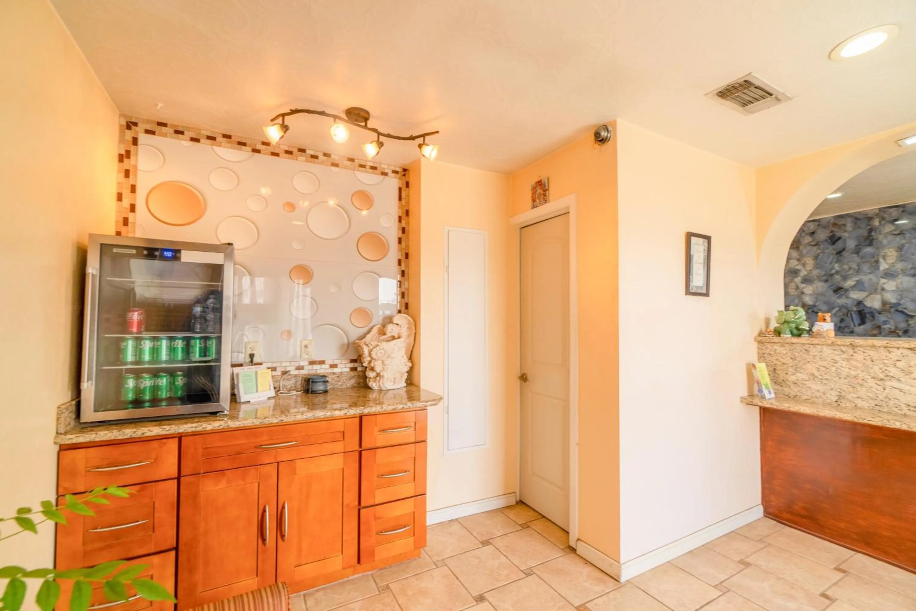 Lobby or reception in Crown Inn By OYO Denver Tx