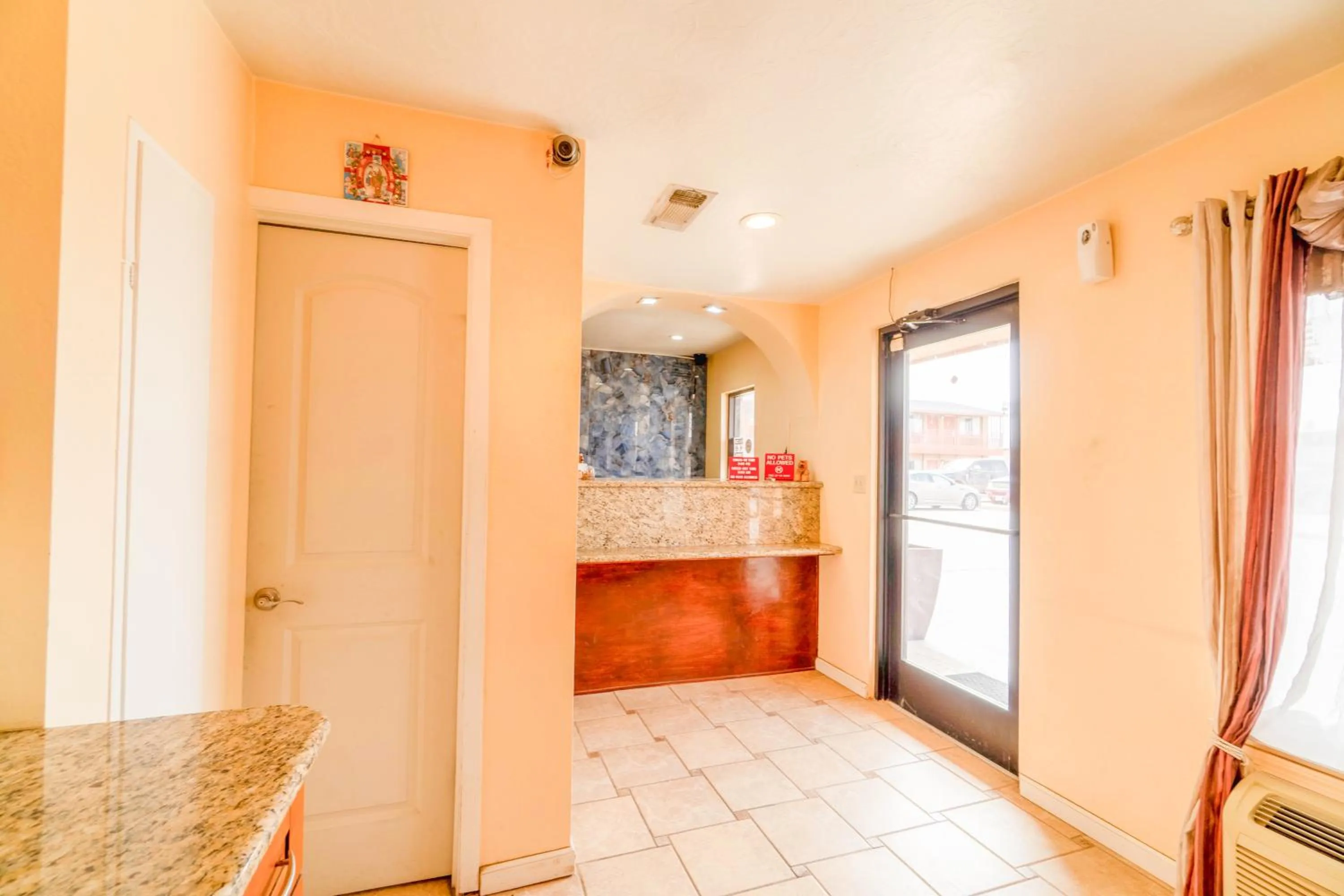 Lobby or reception in Crown Inn By OYO Denver Tx