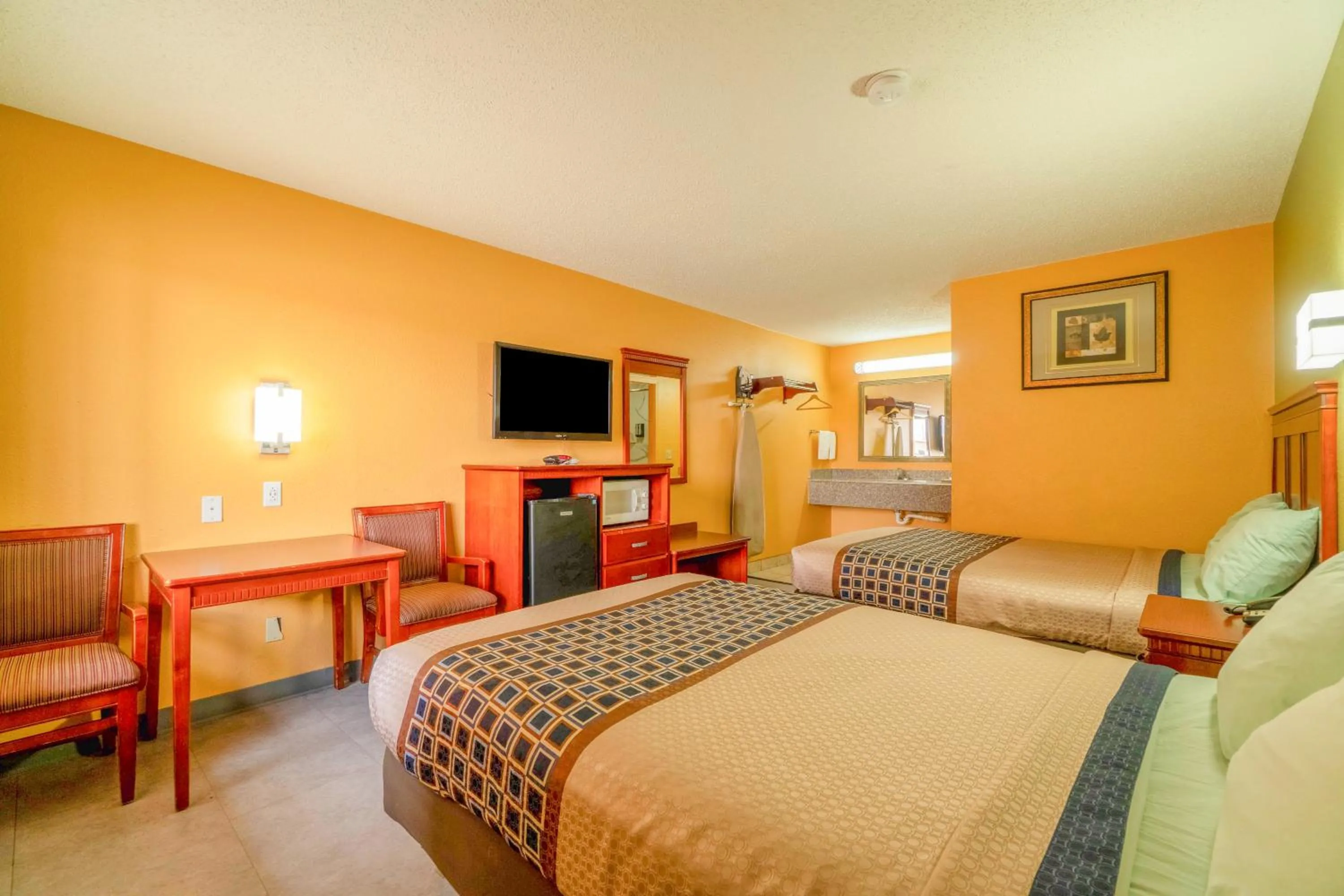 Bedroom, Bed in Crown Inn By OYO Denver Tx