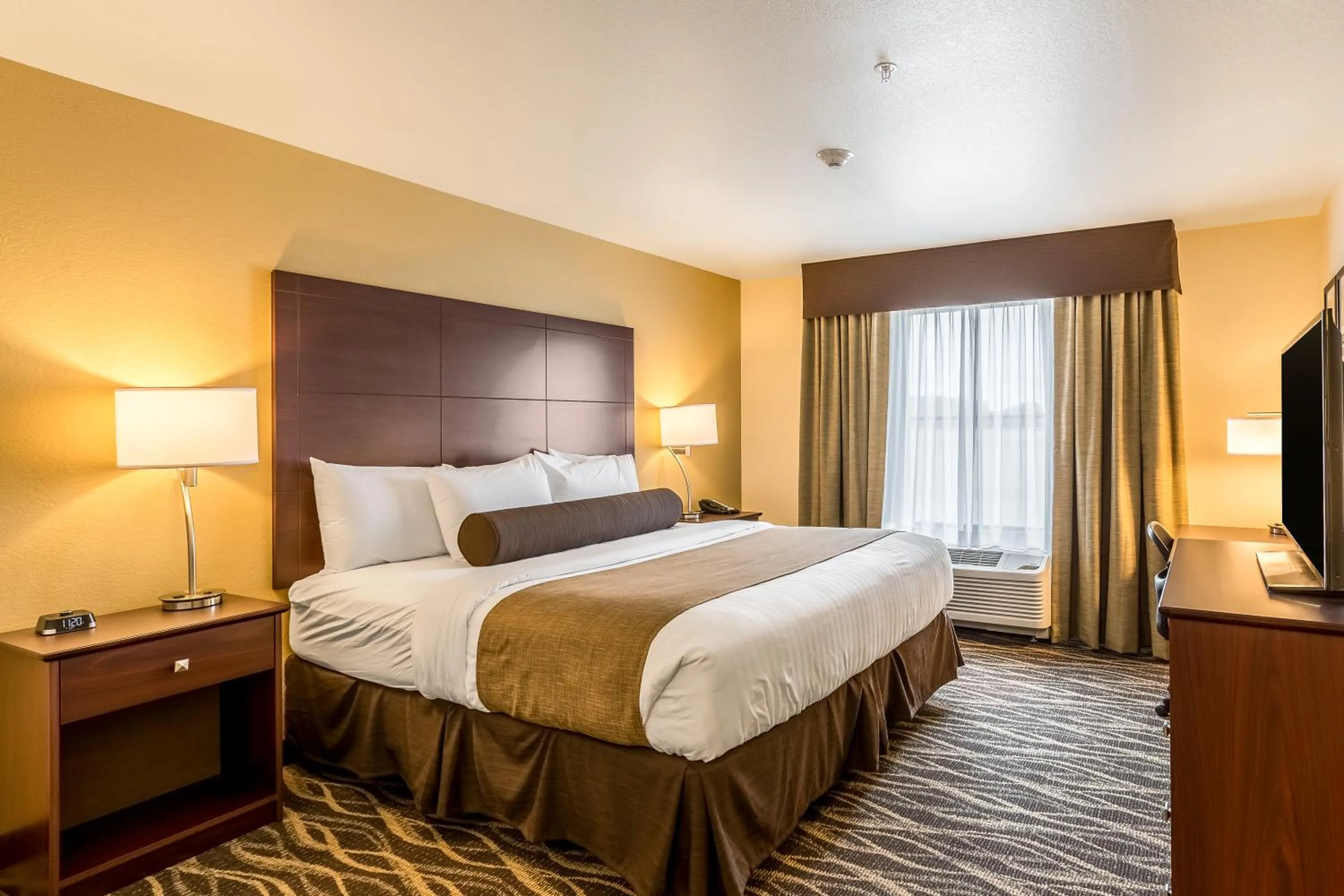 Bed in Cobblestone Hotel & Suites - Chippewa Falls