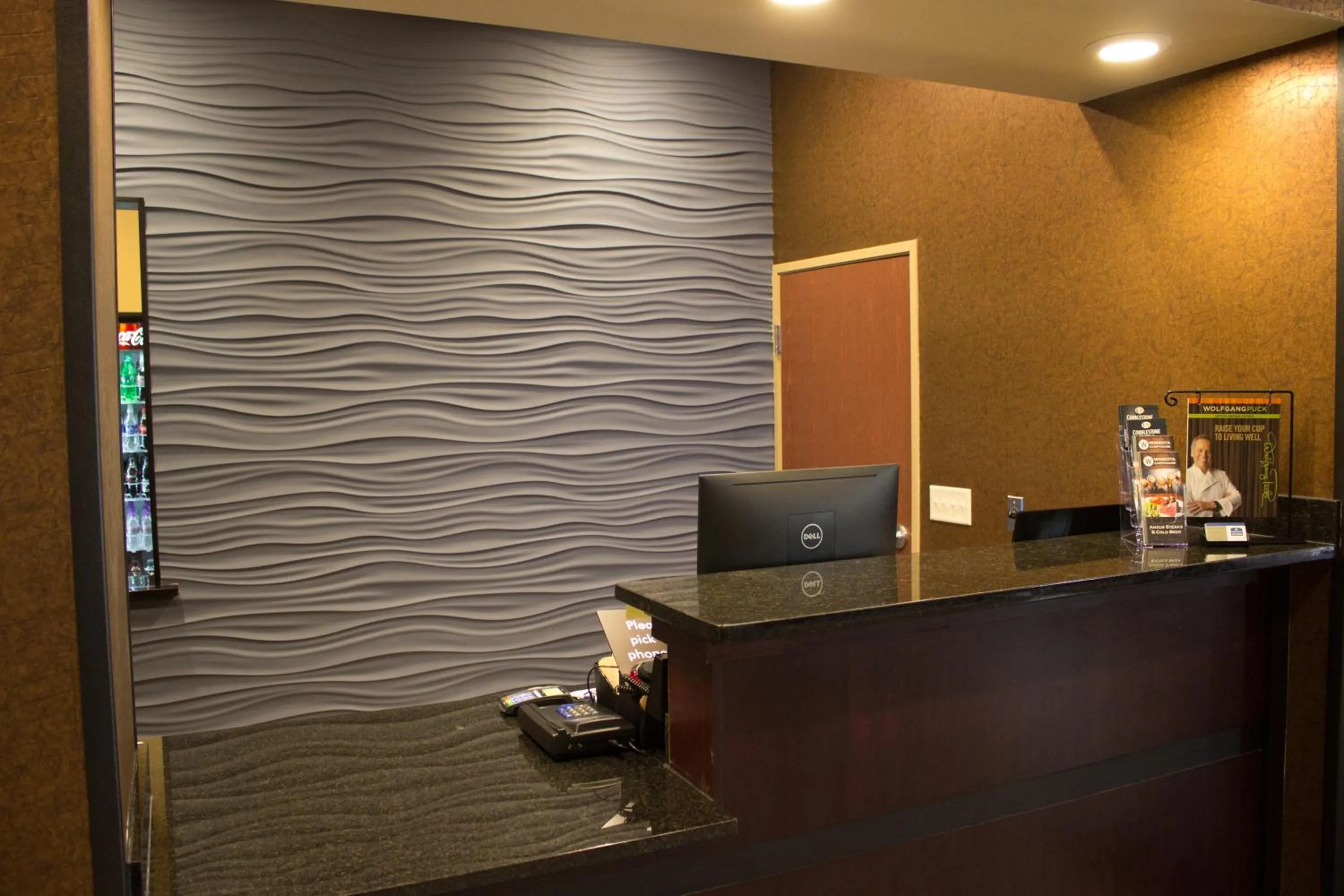 Lobby or reception in Cobblestone Hotel & Suites - Chippewa Falls
