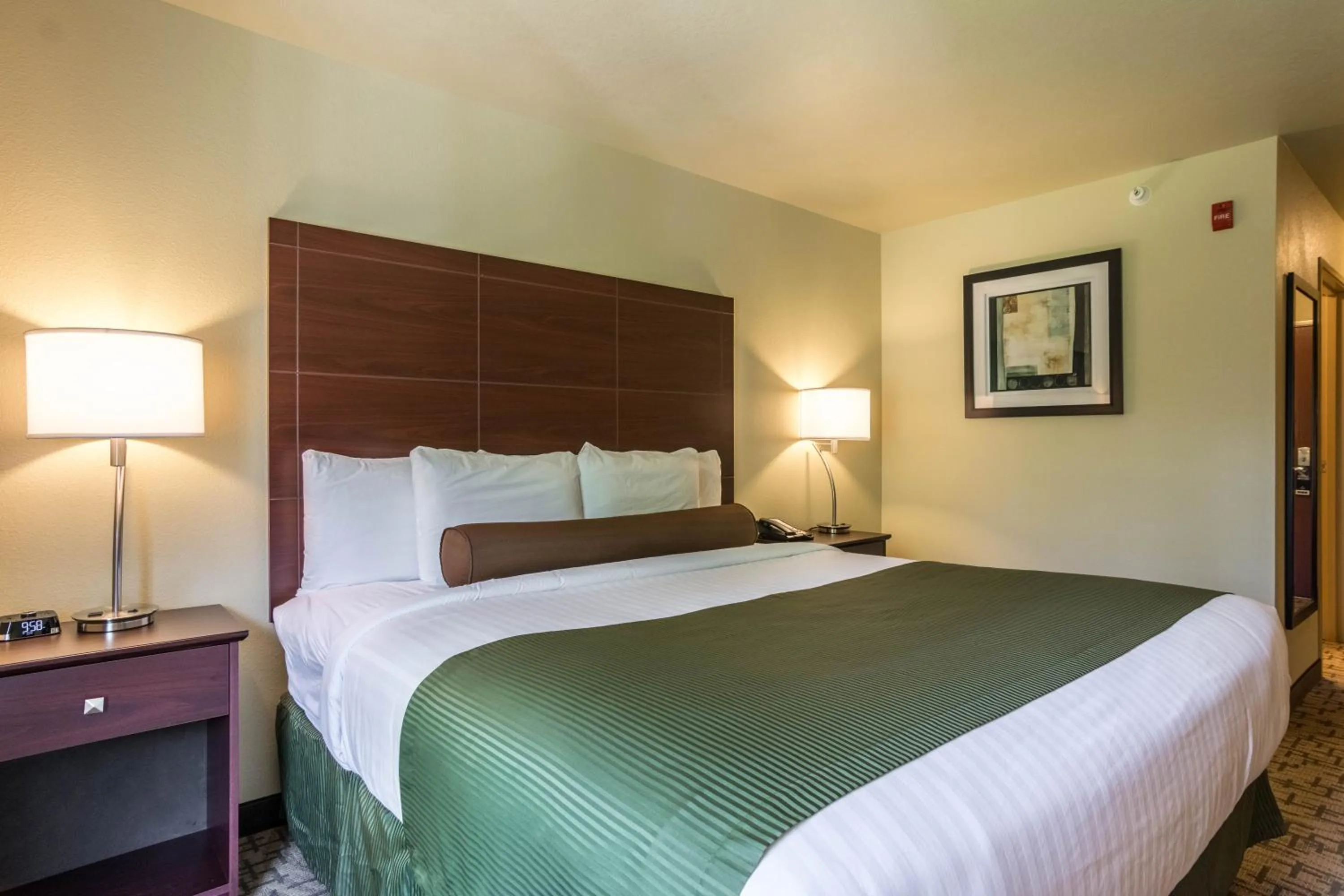 Bed in Cobblestone Hotel & Suites - Harborcreek