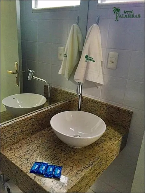 Bathroom in Hotel Palmeiras Ltda