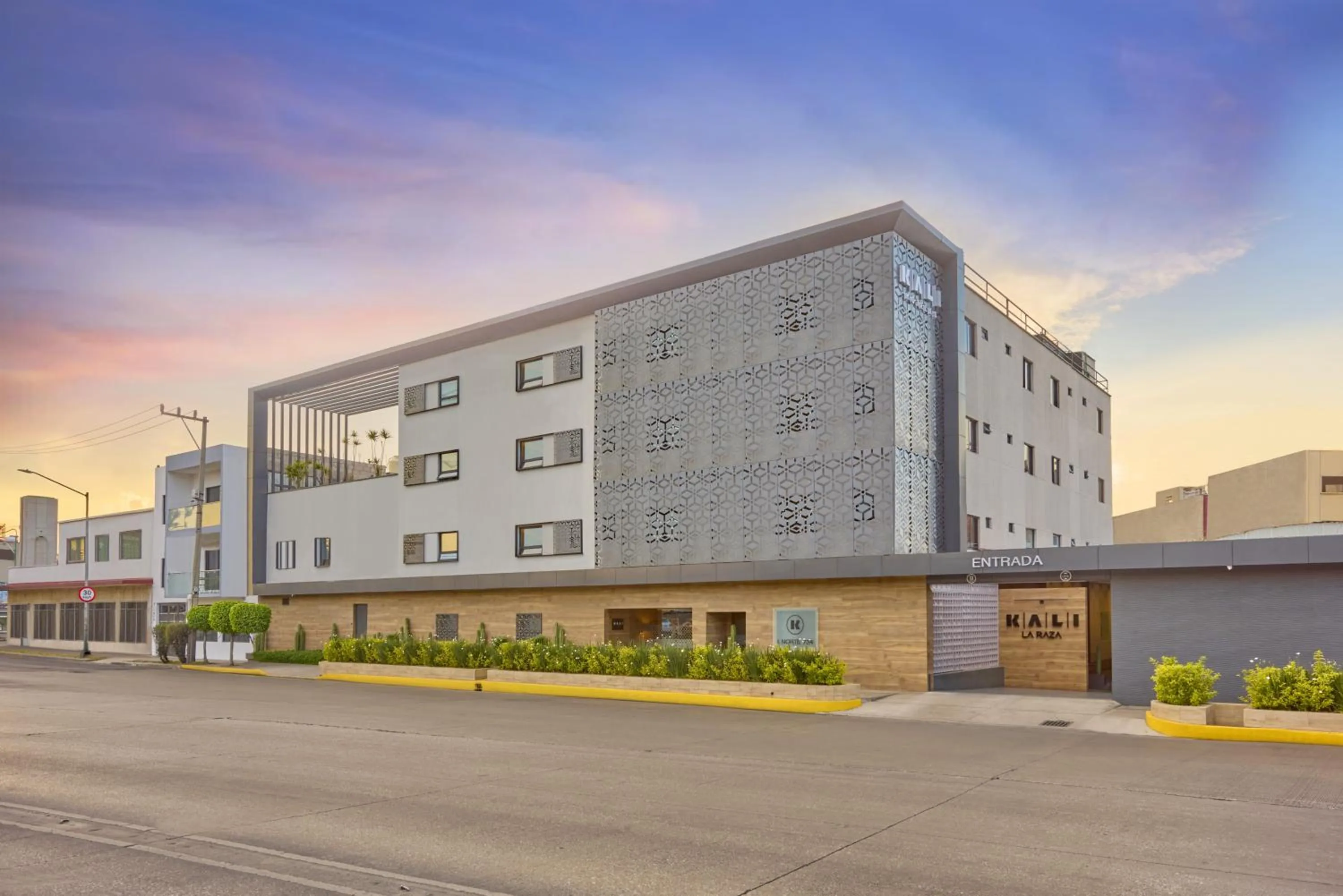 Property building in KALI La Raza Mexico City