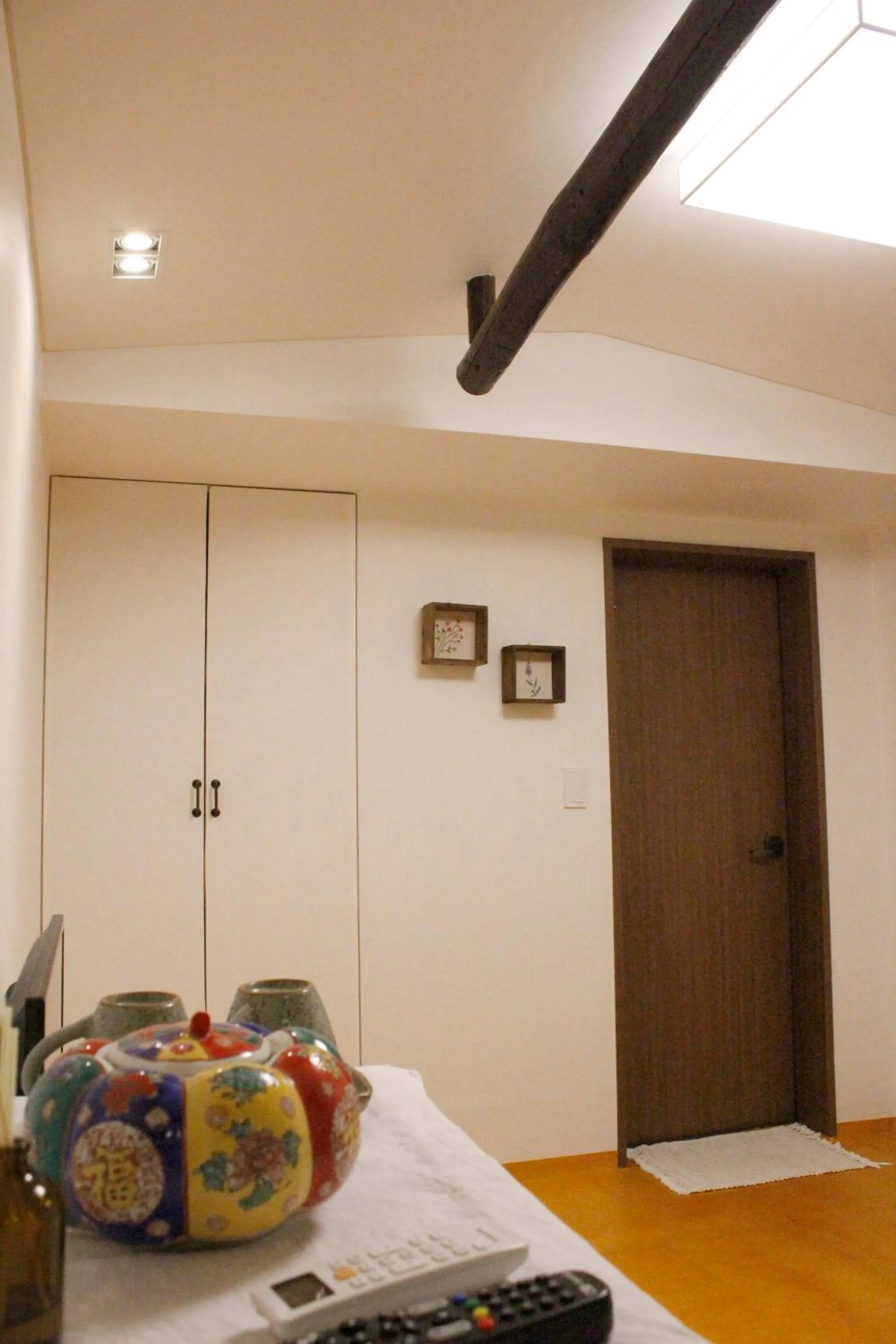 Decorative detail in Sungsim Hanok Guesthouse