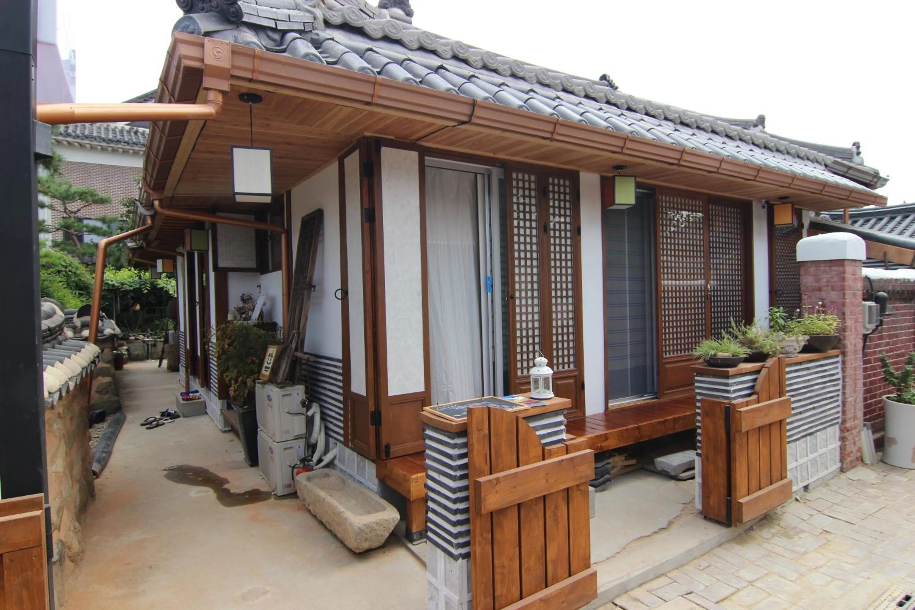 Property building in Sungsim Hanok Guesthouse