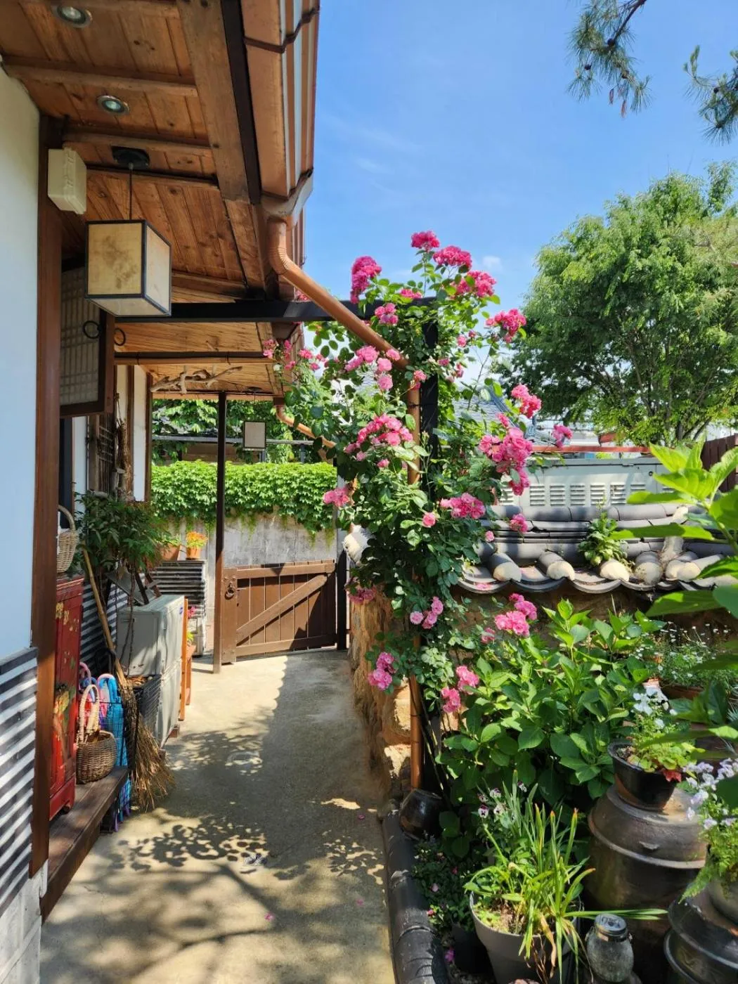 Property building in Sungsim Hanok Guesthouse