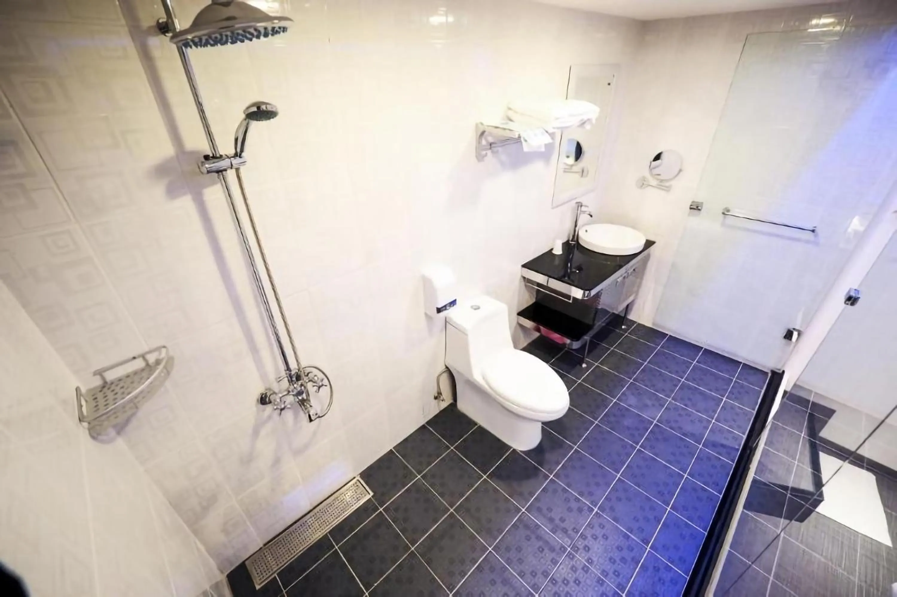 Bathroom in Galaxia Business Hotel