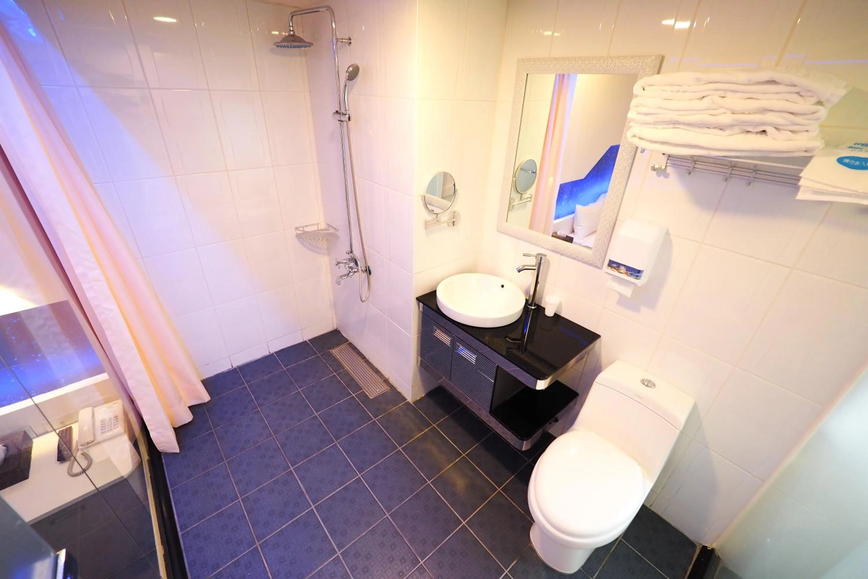 Bathroom in Galaxia Business Hotel