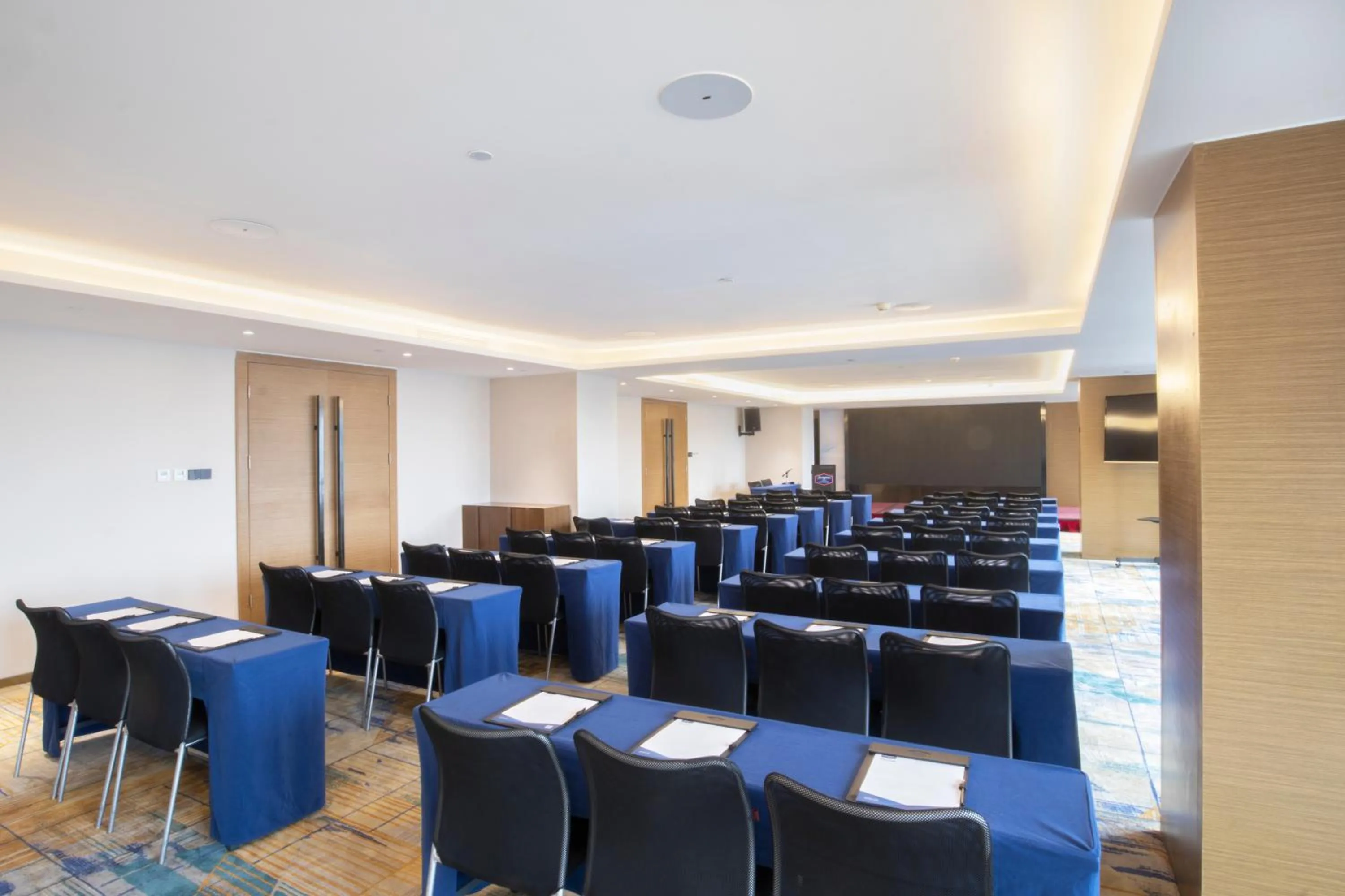 Meeting/conference room in Hampton by Hilton Guangzhou Zhujiang New Town - Free Shuttle Bus to Canton Fair