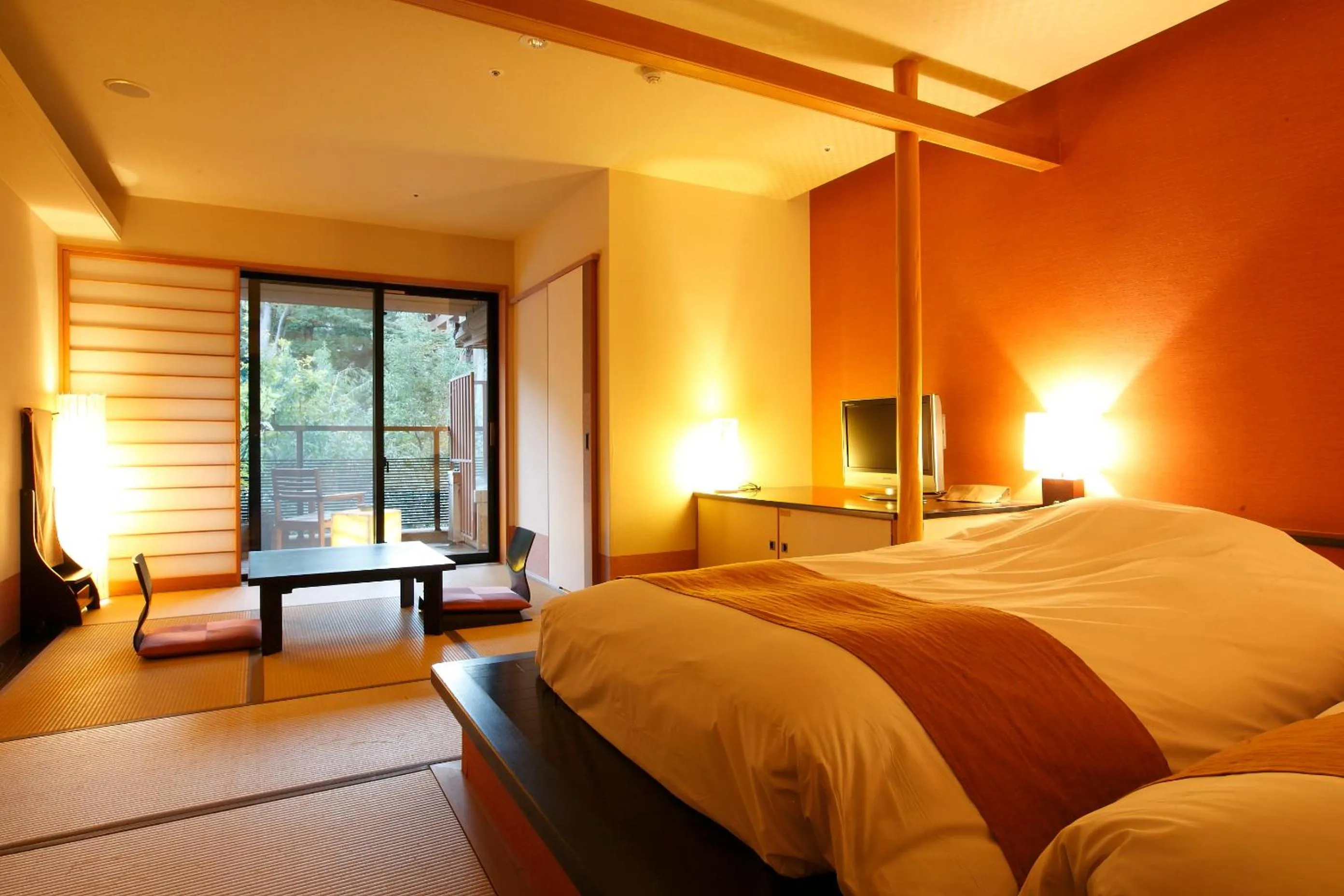 Photo of the whole room, Bed in Setsugetsuka
