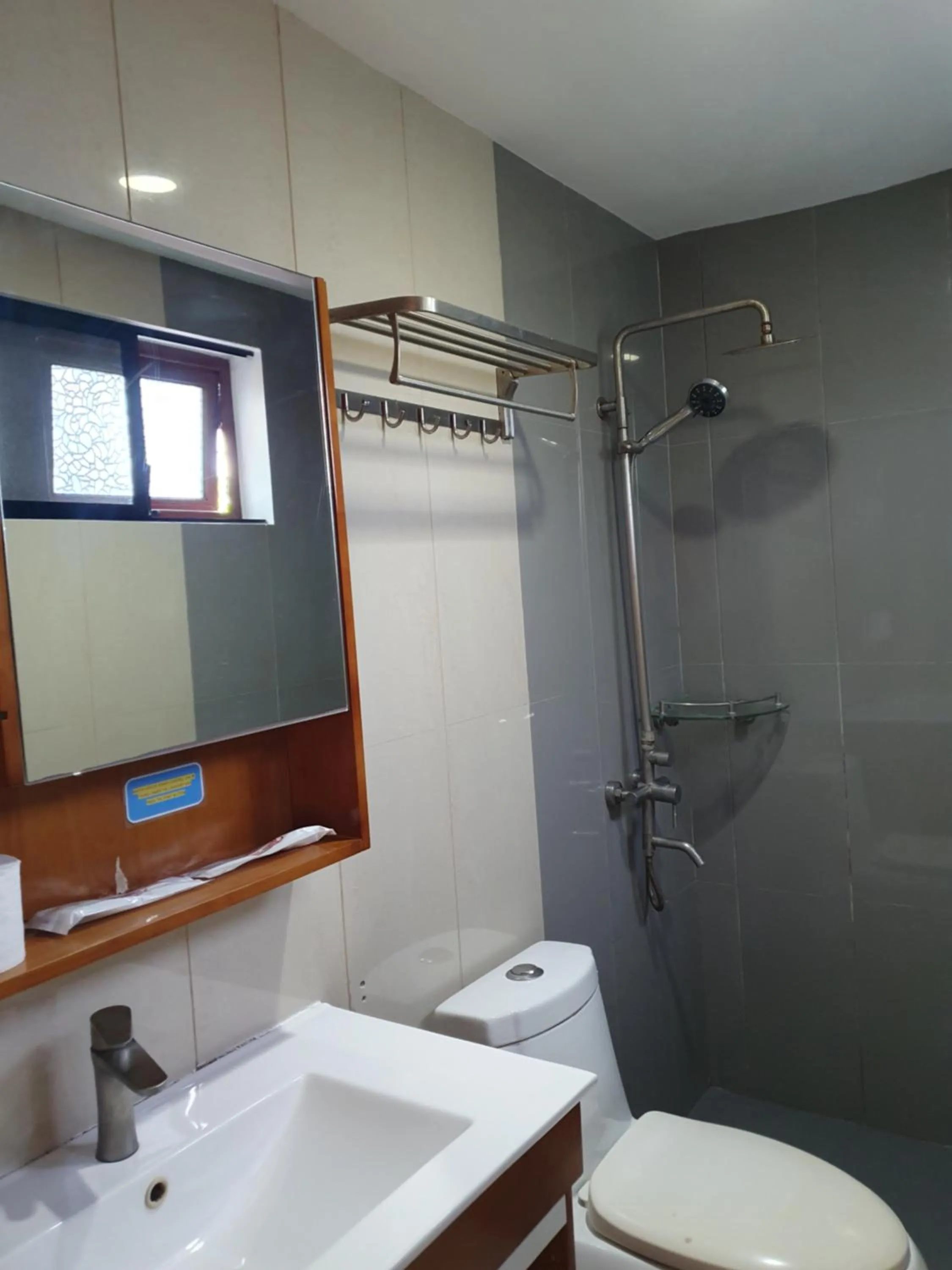 Shower in Moalboal Tropics