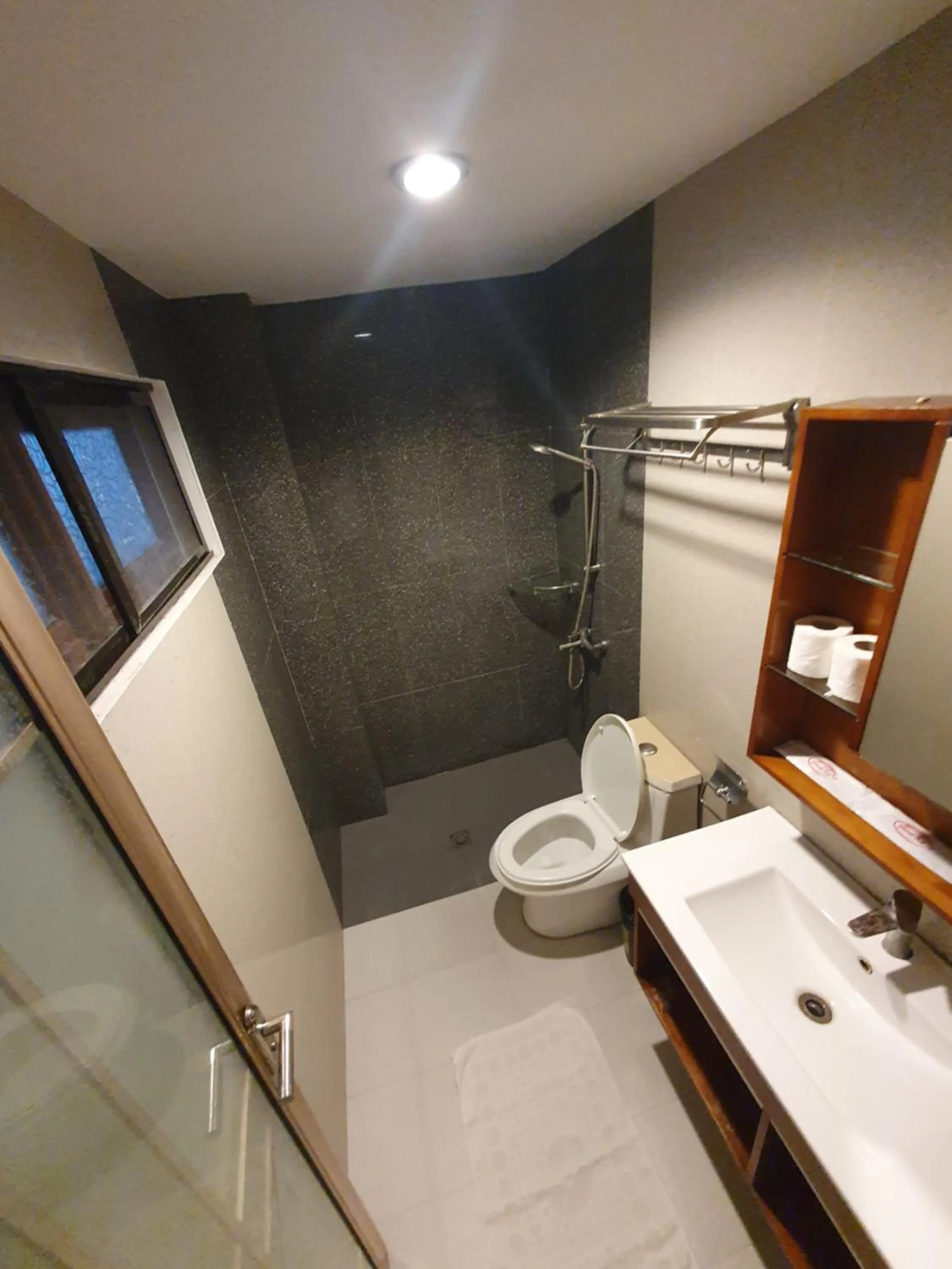 Shower in Moalboal Tropics