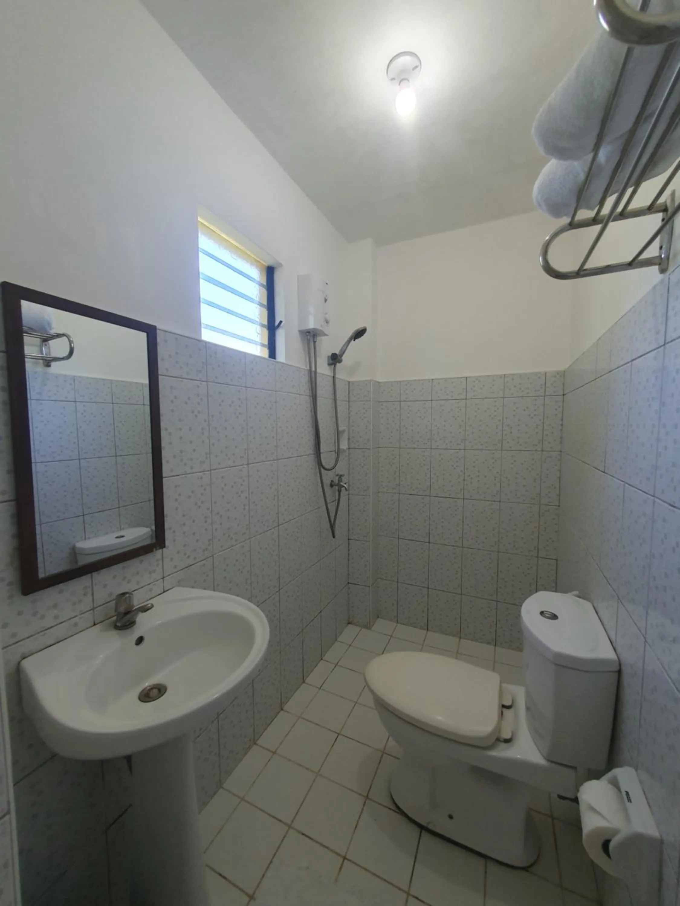 Shower in Moalboal Tropics