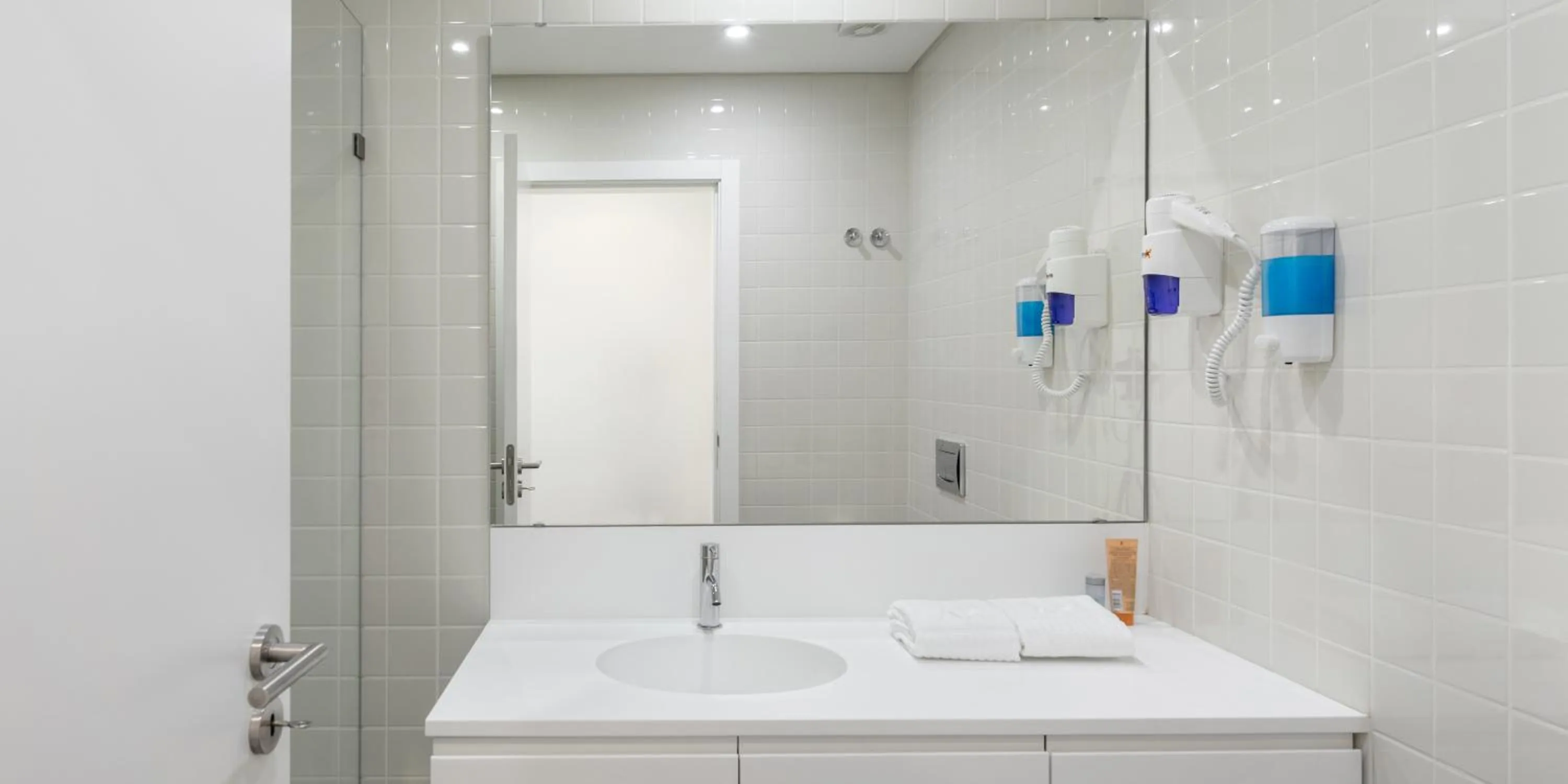 Toilet in Lisbon Serviced Apartments - Bairro Alto