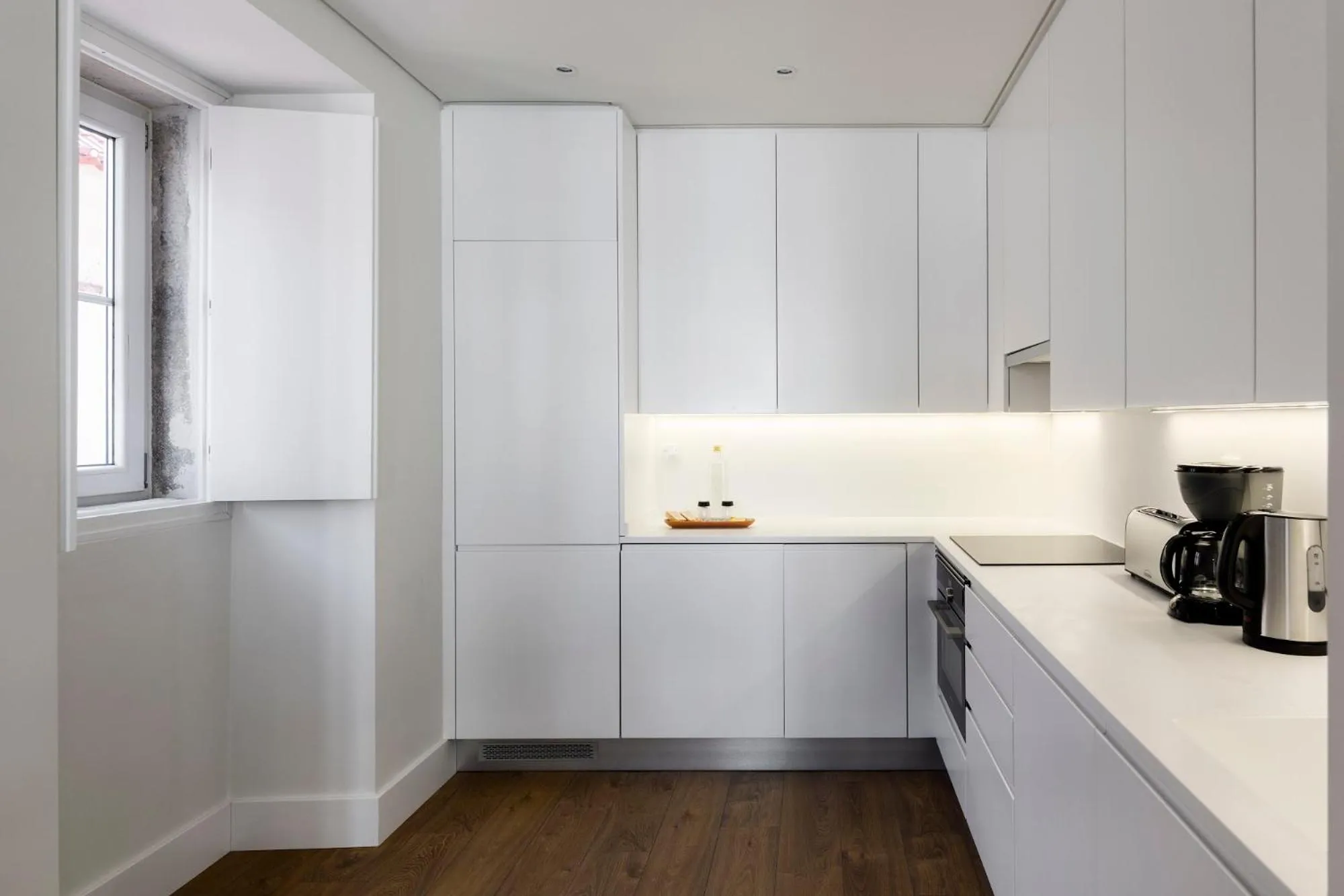 Coffee/tea facilities in LSA Bairro Alto by Numa