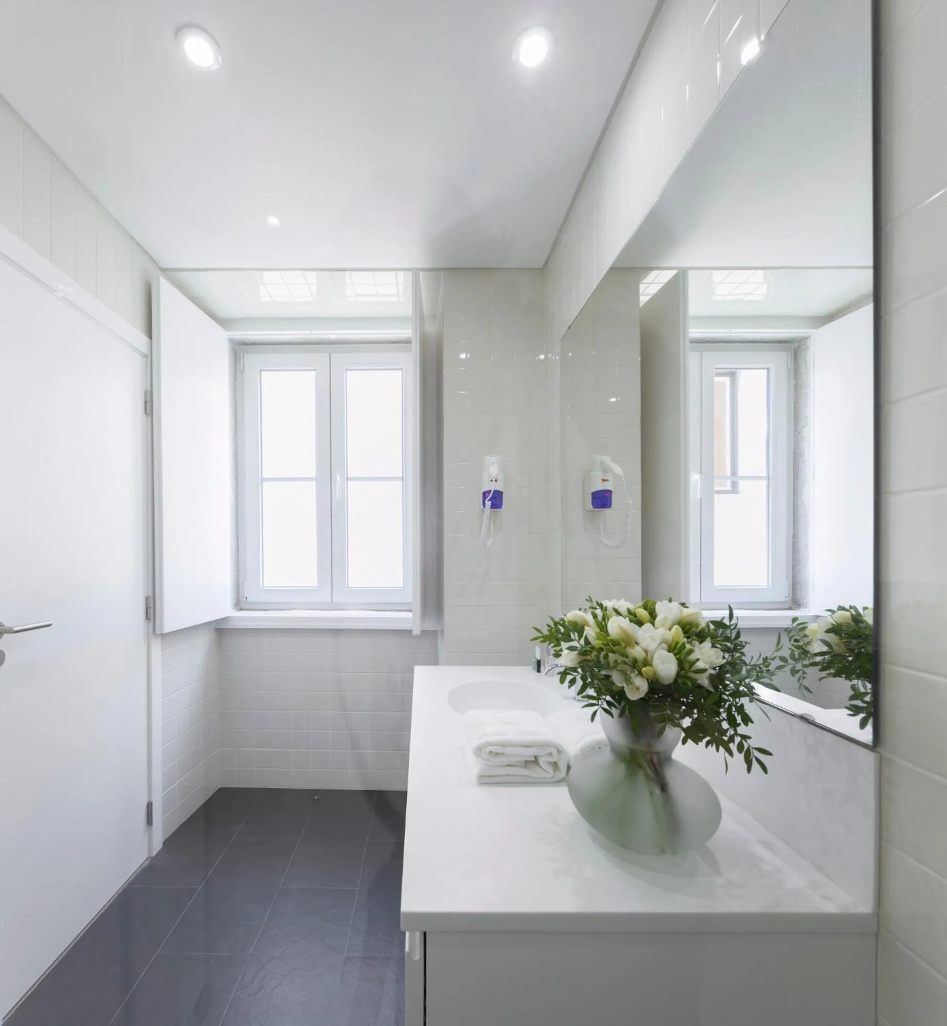 Bathroom in Lisbon Serviced Apartments - Bairro Alto