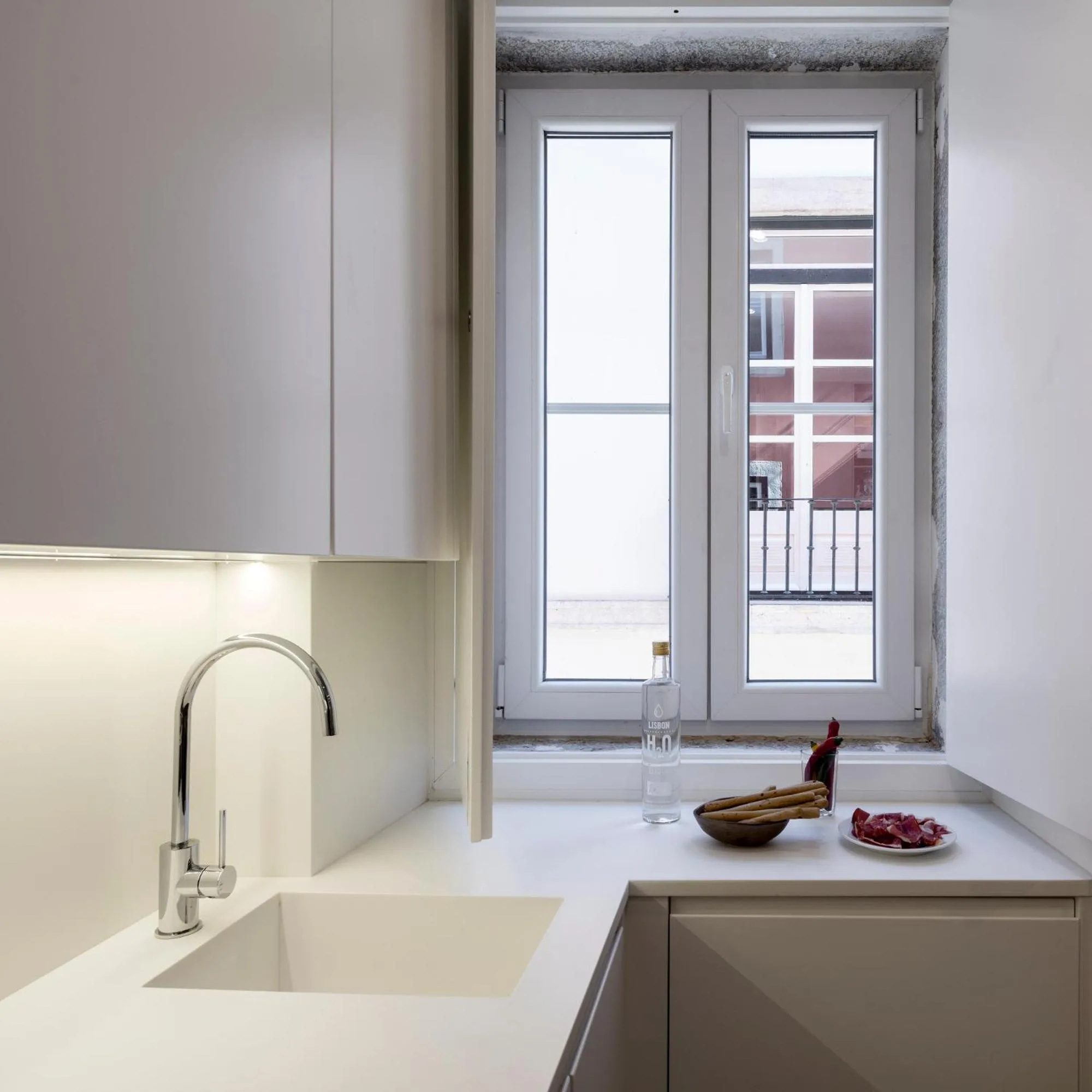 Kitchen or kitchenette in LSA Bairro Alto by Numa