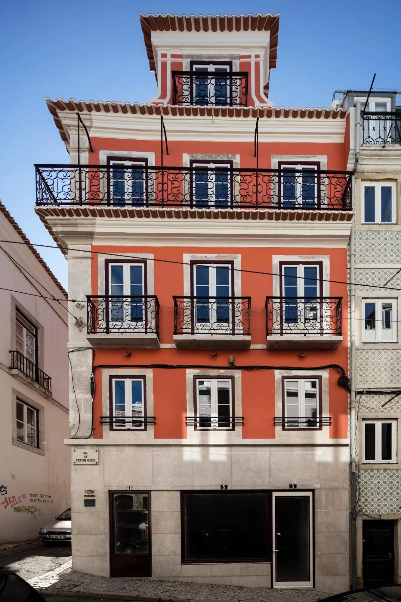 Property building in LSA Bairro Alto by Numa
