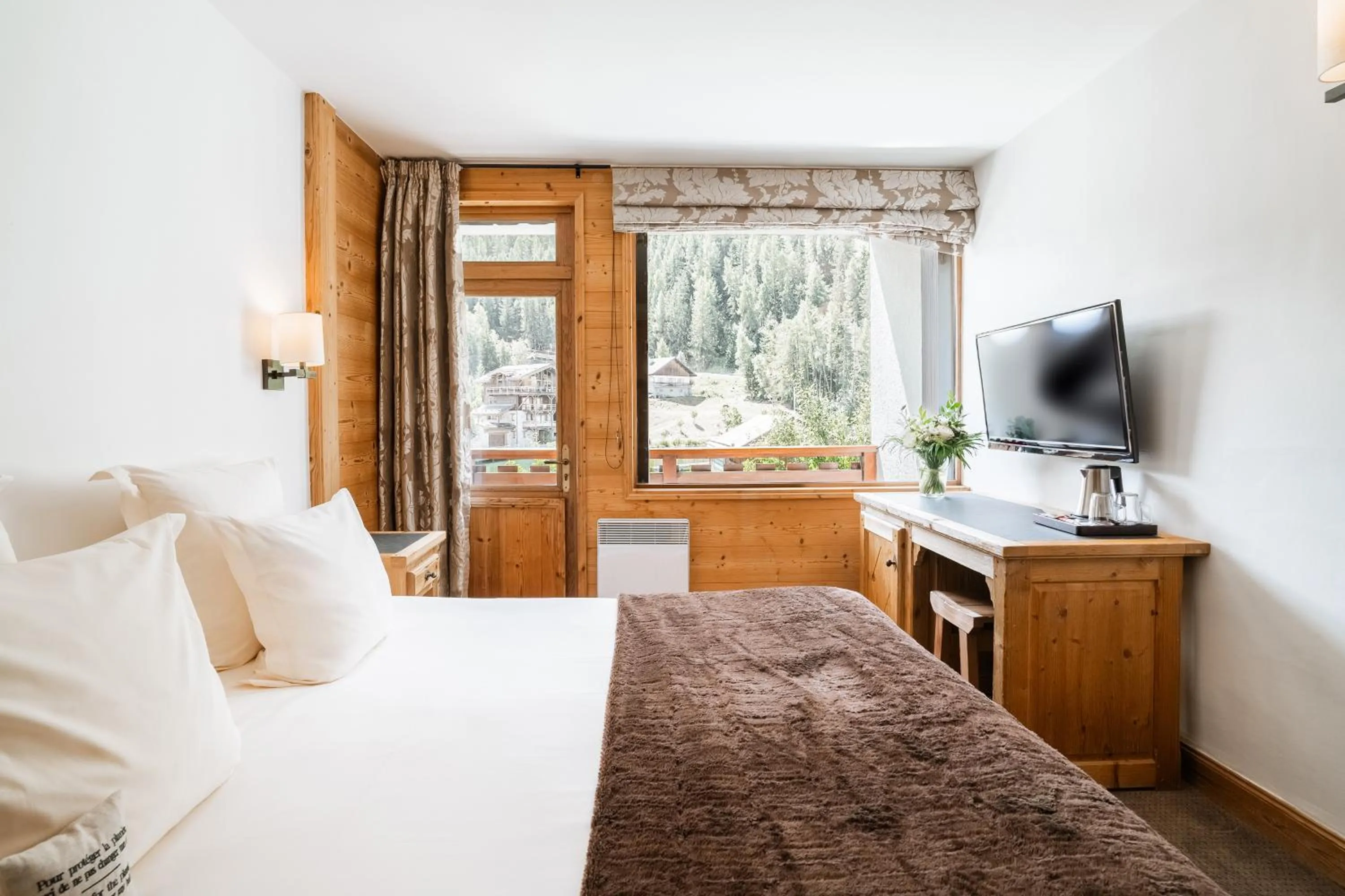 Bed in La Maison Hôtel Les Peupliers