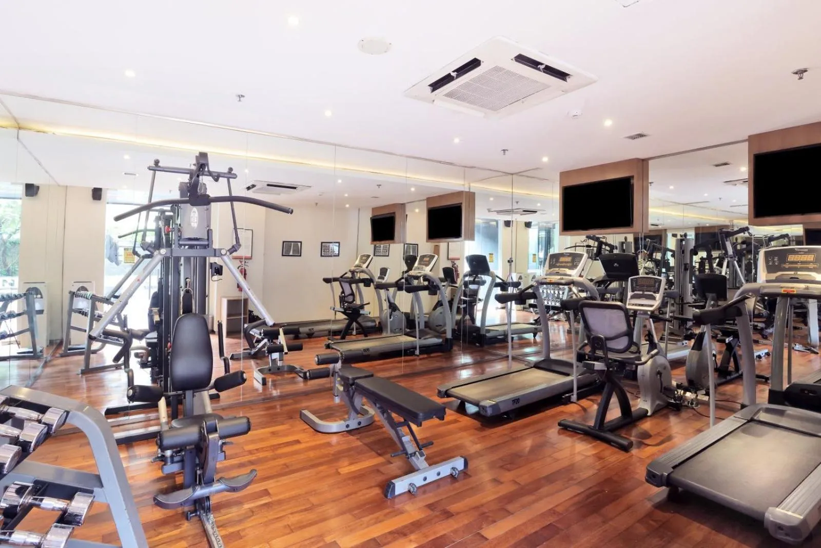 Fitness centre/facilities in Swiss-Belhotel Pondok Indah