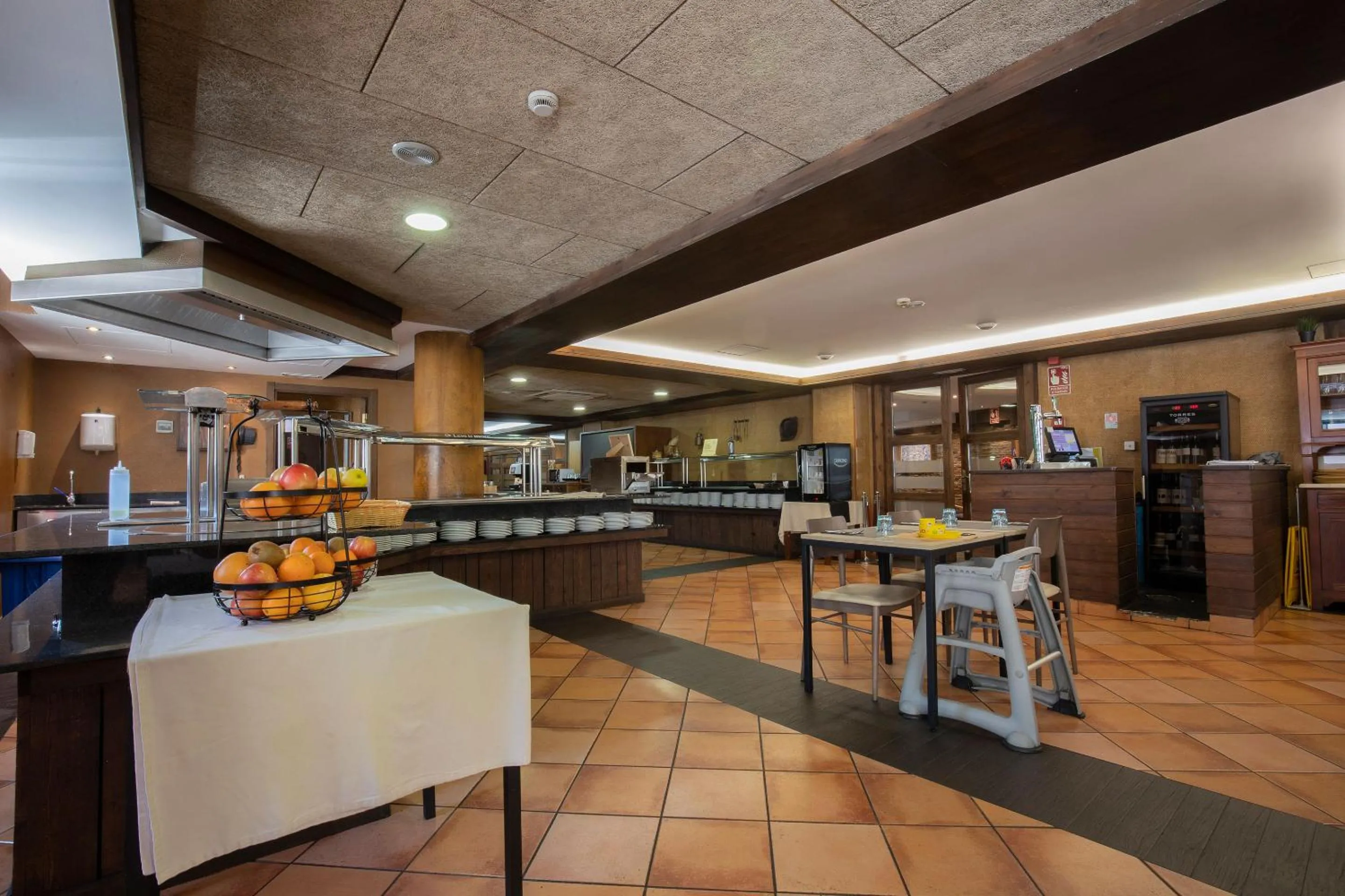 Buffet breakfast in Hotel Màgic Ski by Nexta