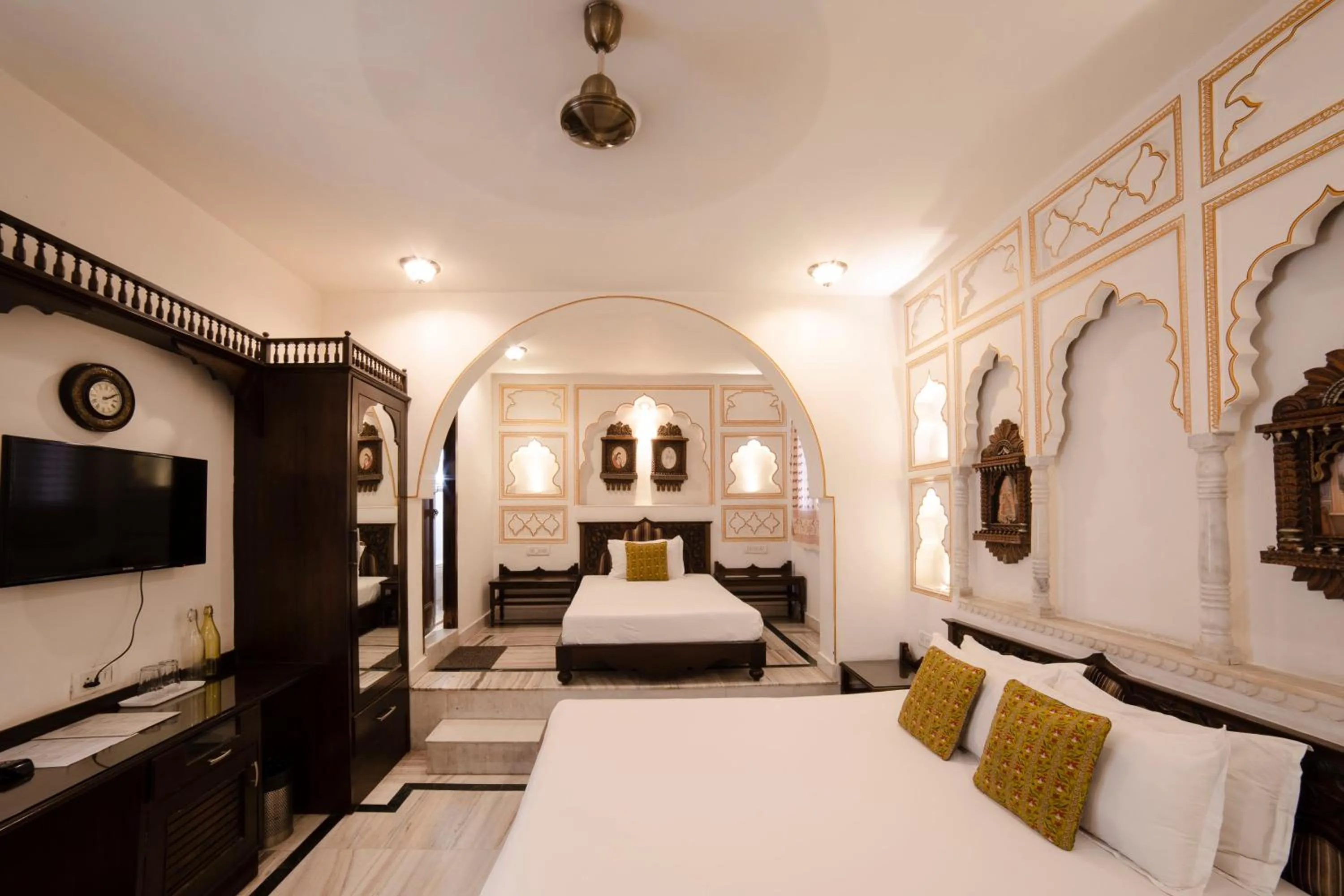 Bed in Hotel Pearl Palace Jaipur
