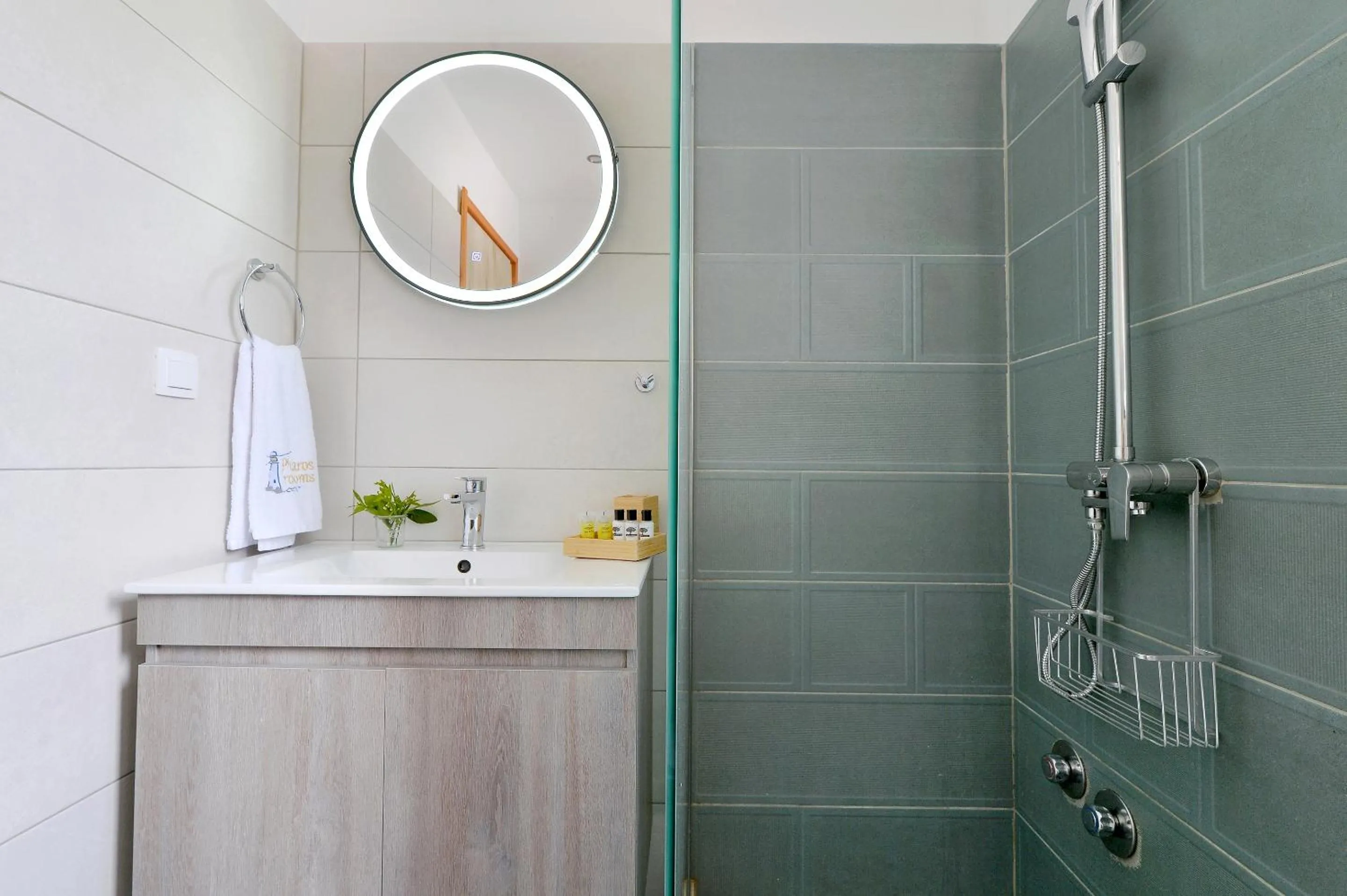 Shower in Pharos Rooms