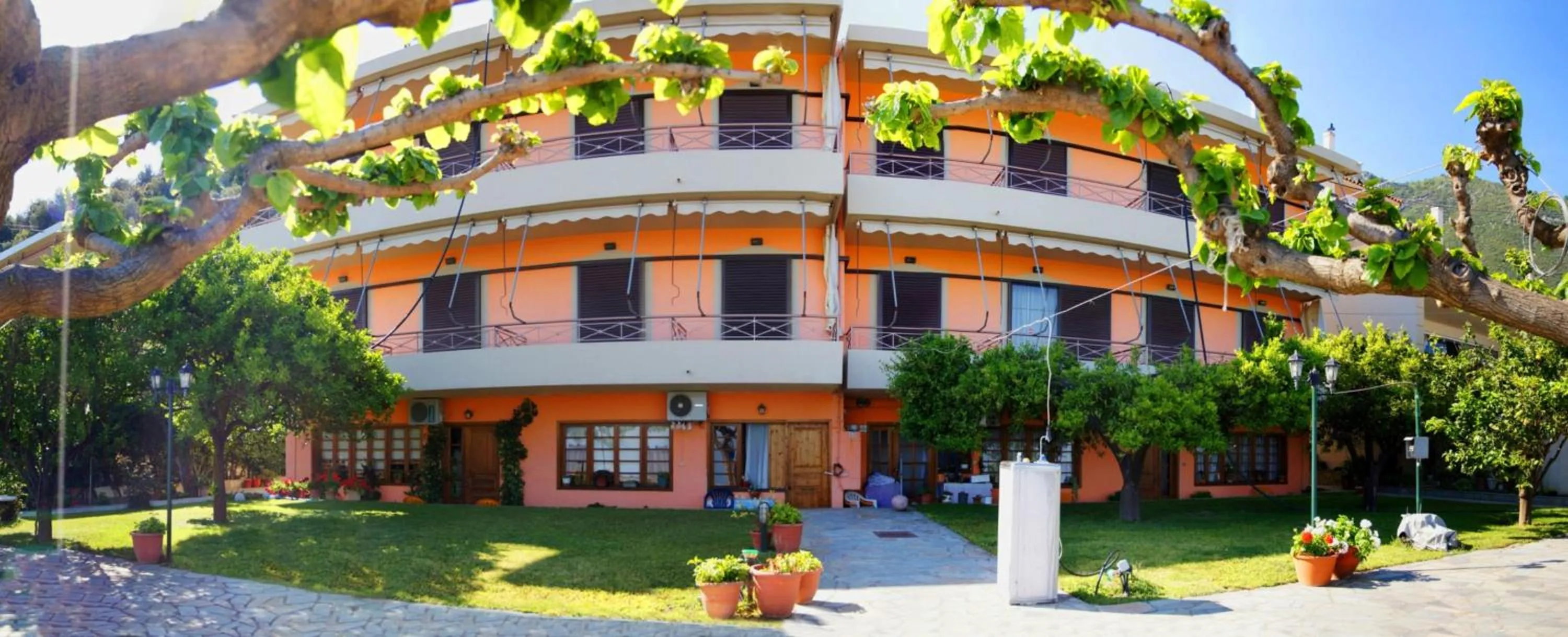 Facade/entrance in Pharos Rooms