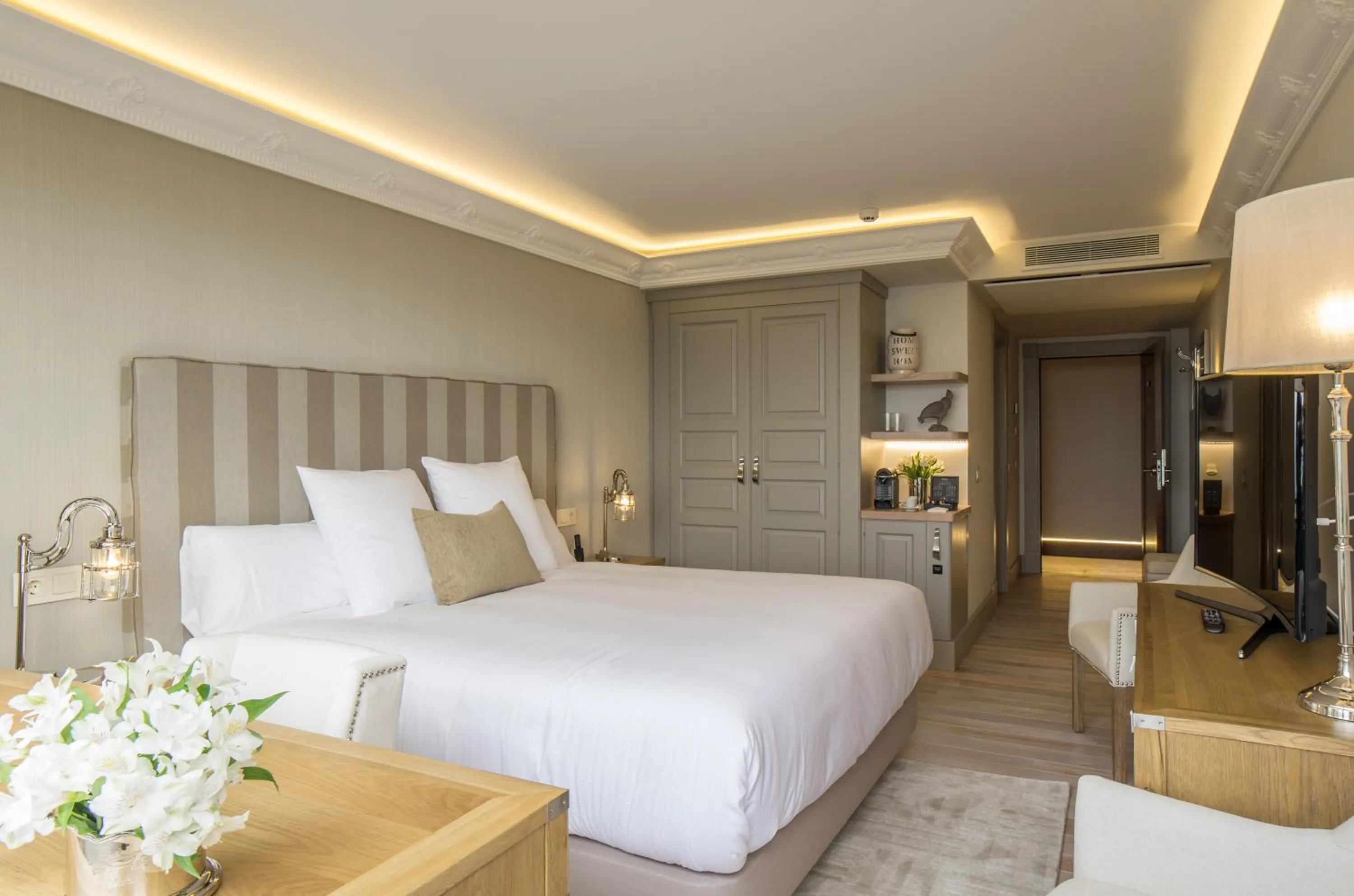 Photo of the whole room, Bed in Puebloastur Eco Resort Hotel & Spa Gran Lujo