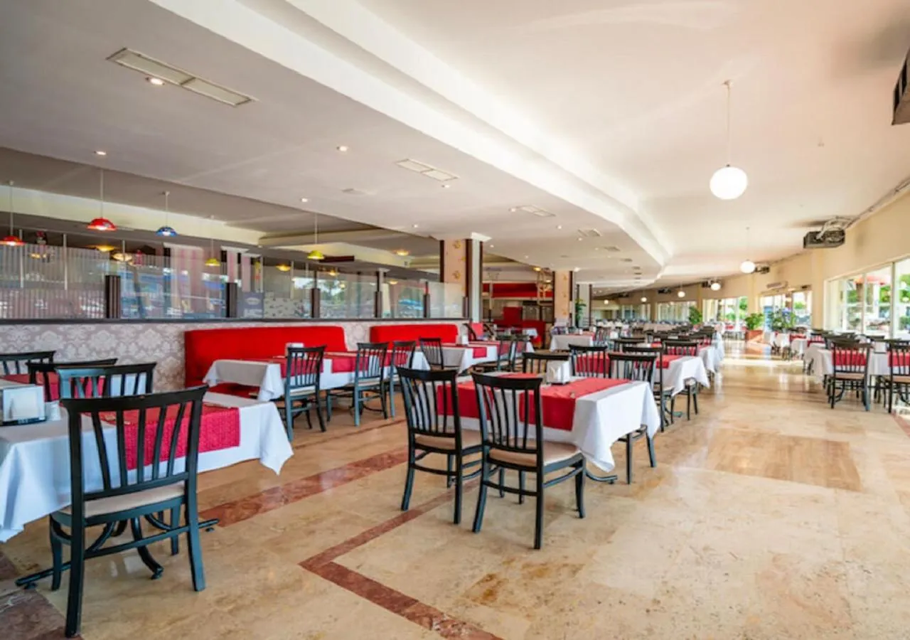 Restaurant/places to eat in Armas Pemar Beach