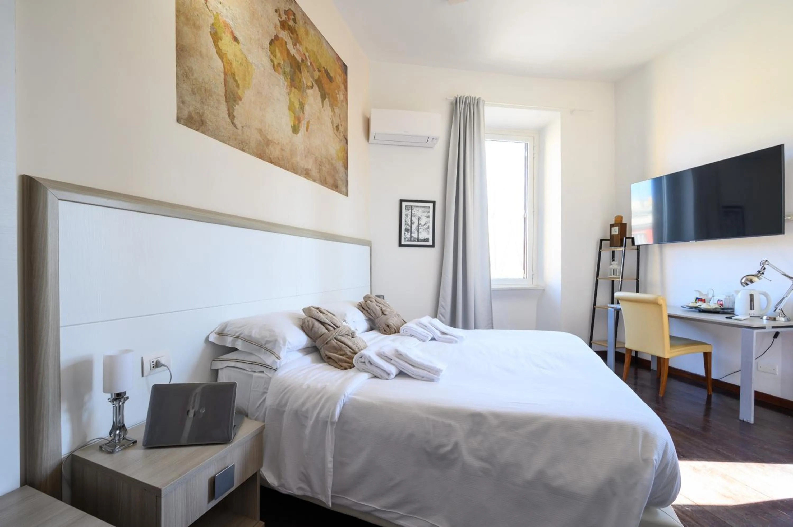 Photo of the whole room, Bed in Relais Incantesimo Vaticano