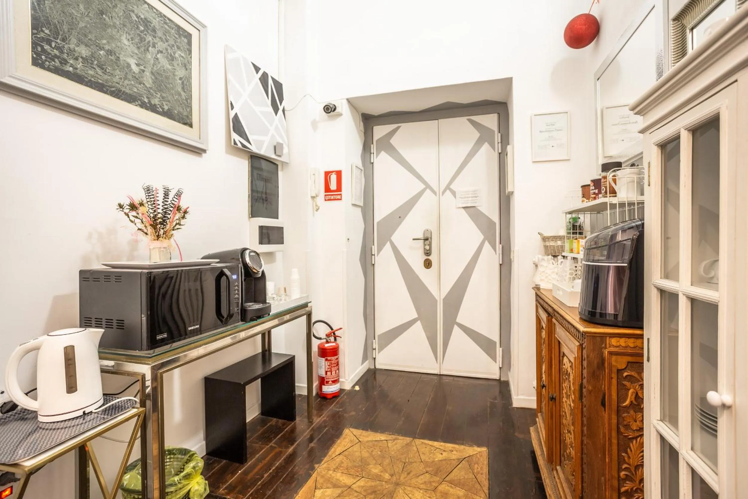 Facade/entrance in Relais Incantesimo Vaticano