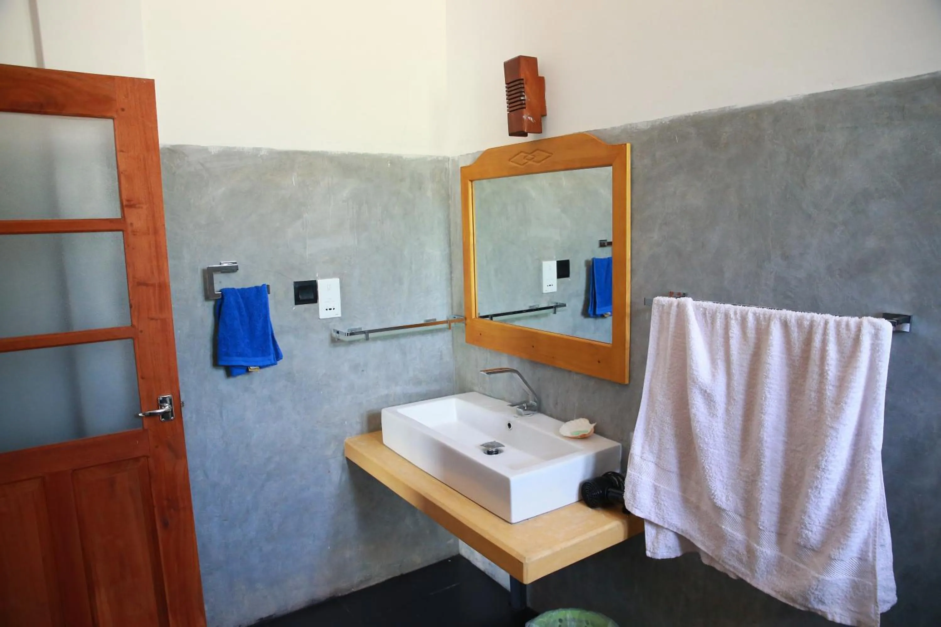 Bathroom in Mary's Palm Garden