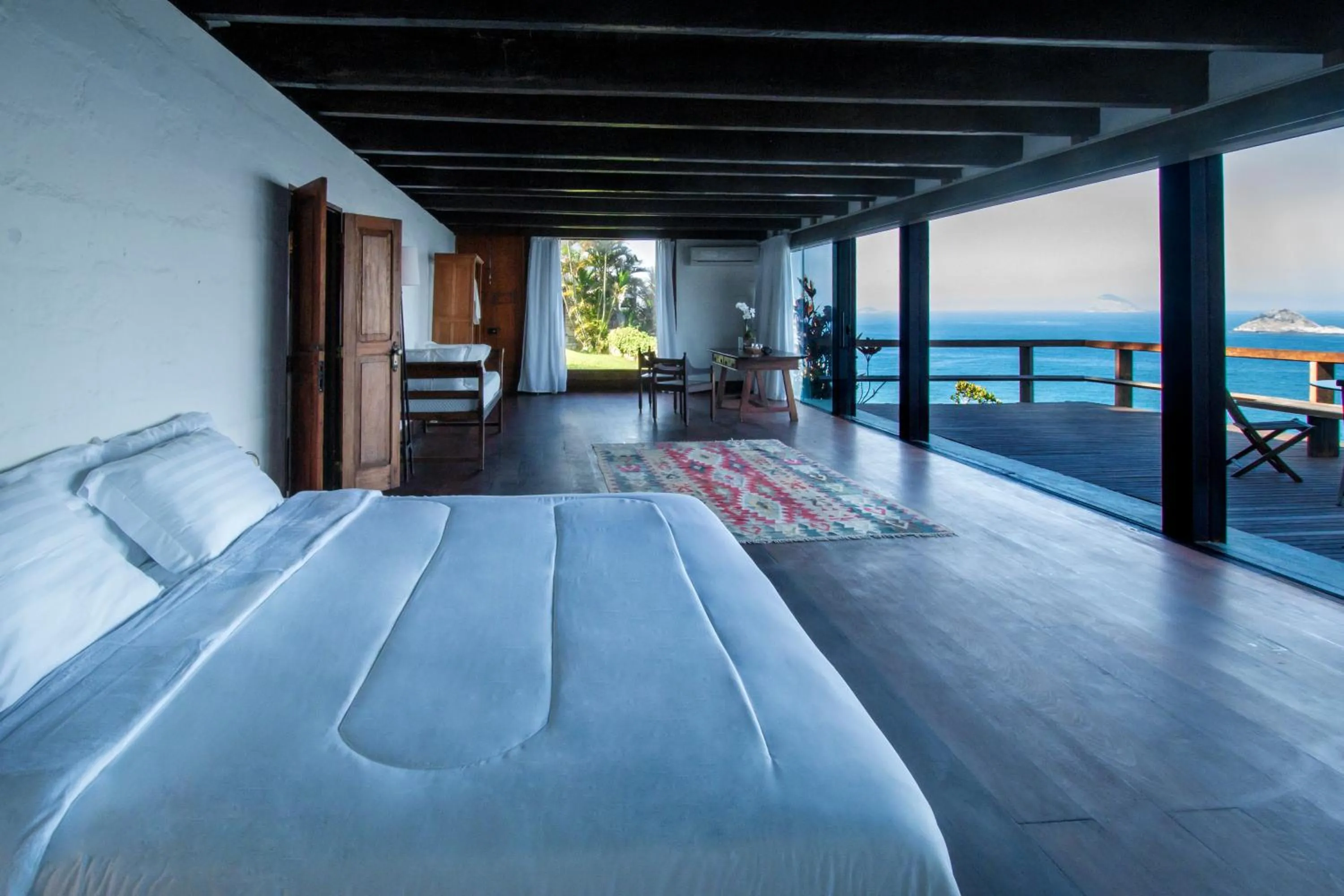 Sea view, Bed in CLIFFSIDE - Boutique Hotel & Spa