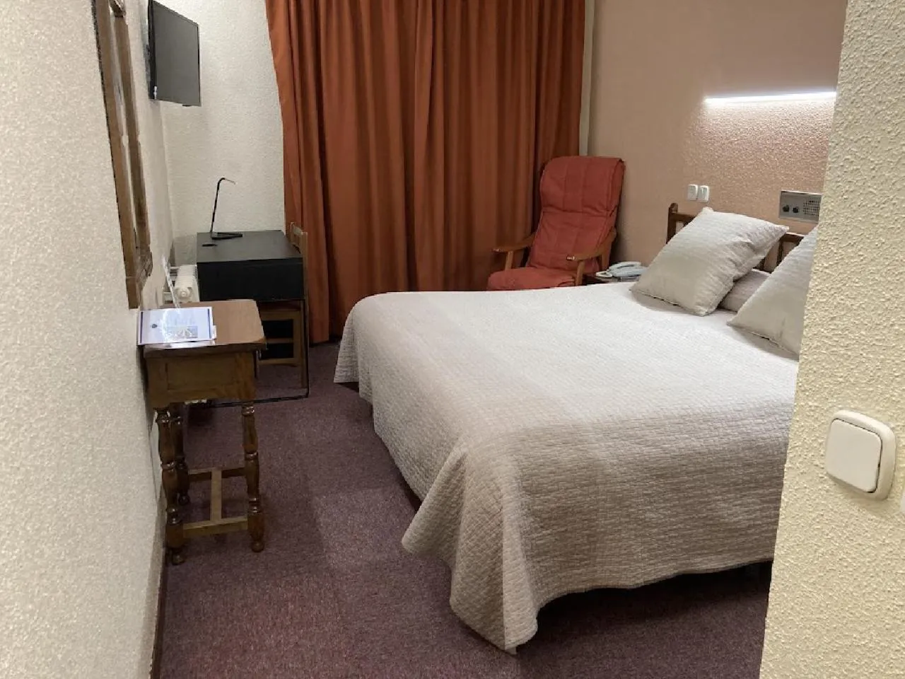 Bedroom, Bed in Hotel Folch