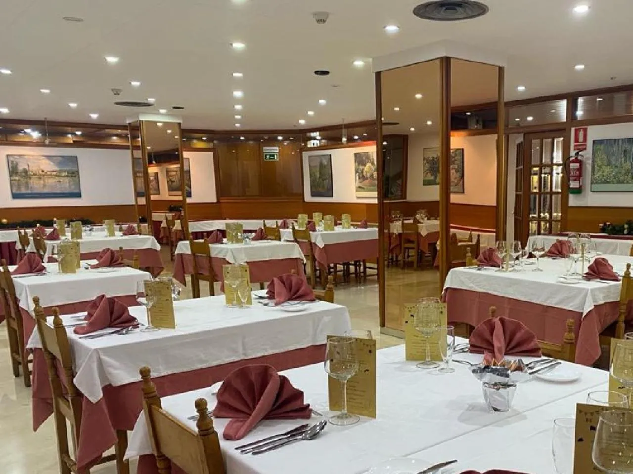 Restaurant/places to eat in Hotel Folch