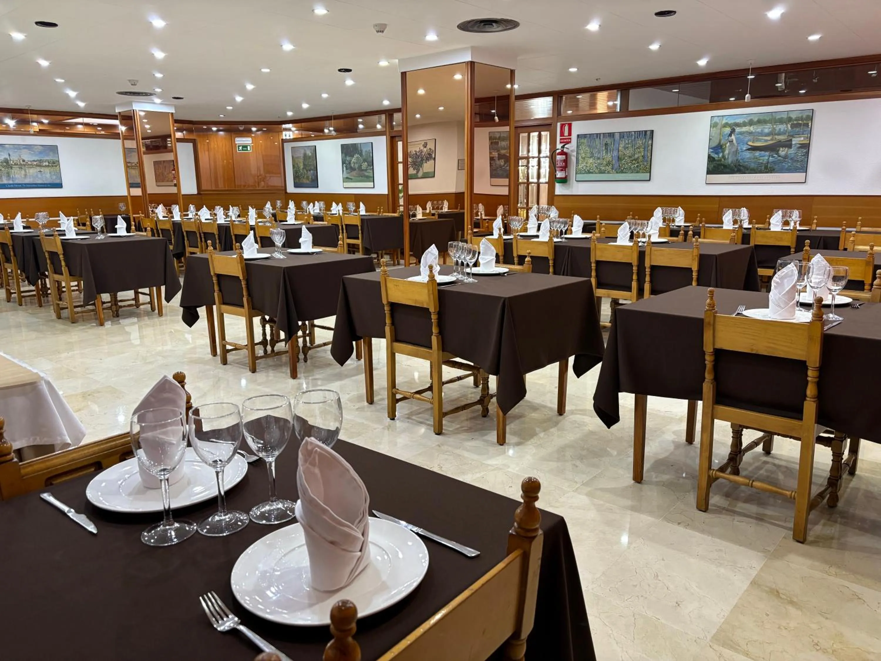 Restaurant/places to eat in Hotel Folch