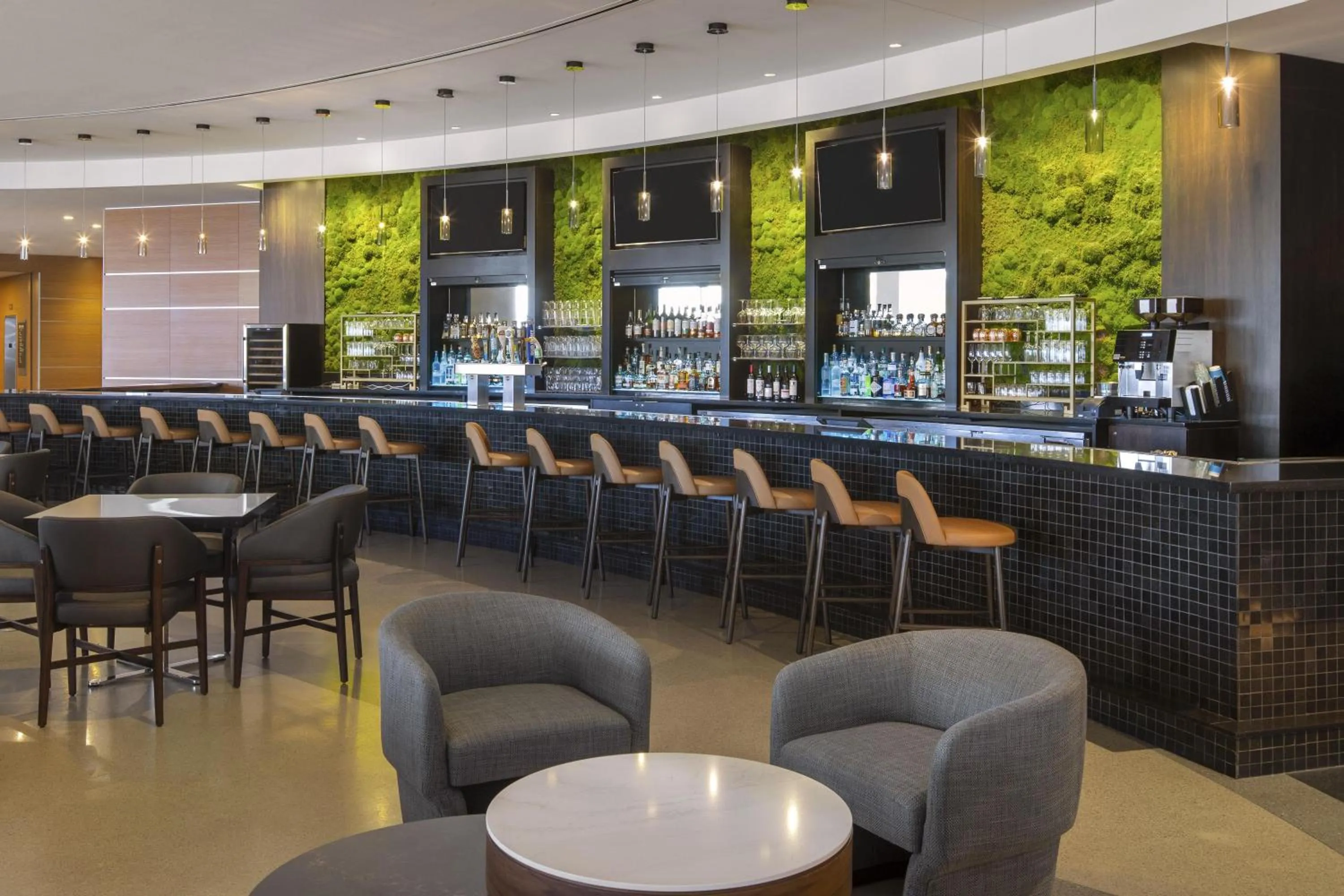 Lounge or bar in Hilton Cleveland Downtown