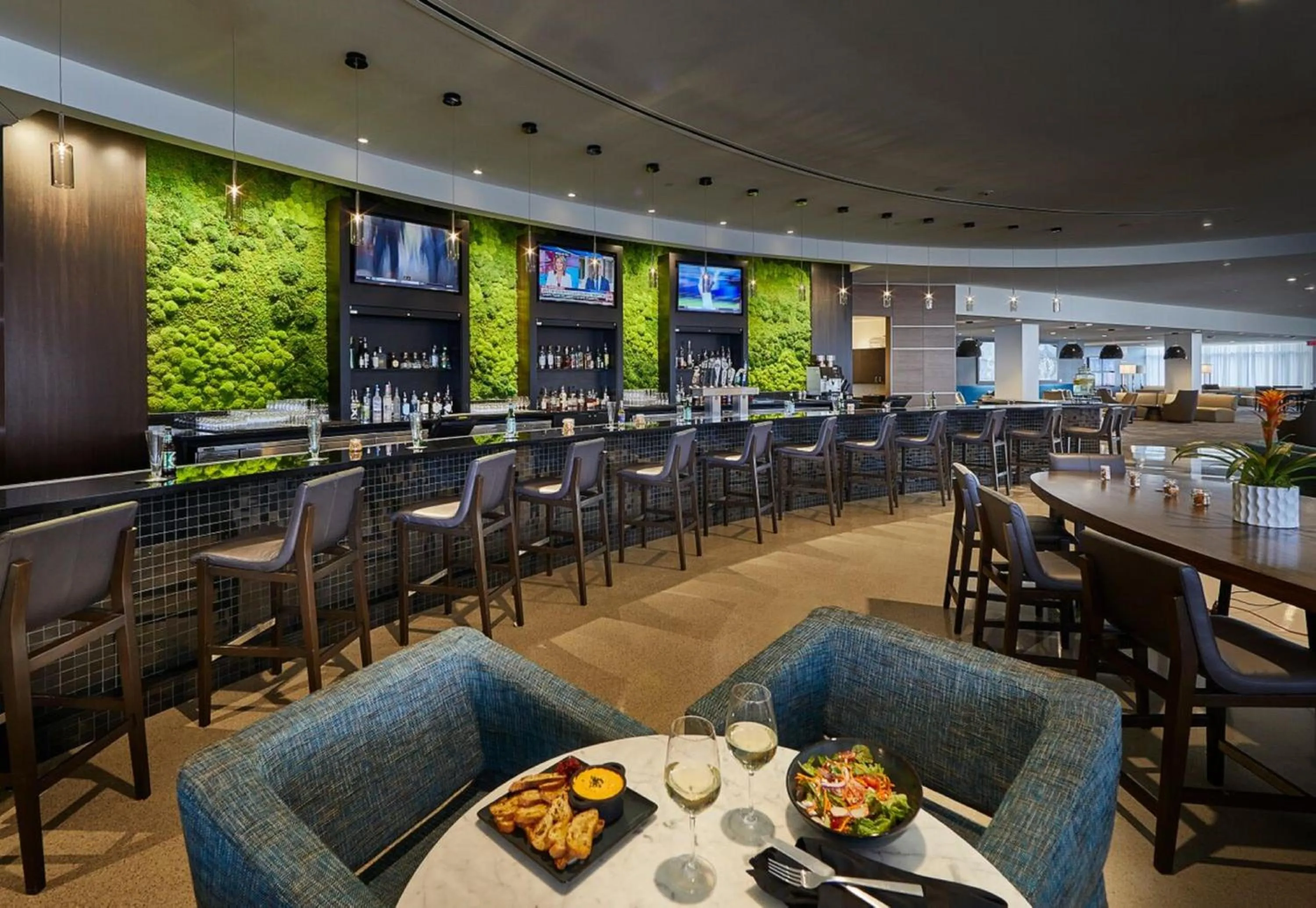 Restaurant/places to eat in Hilton Cleveland Downtown