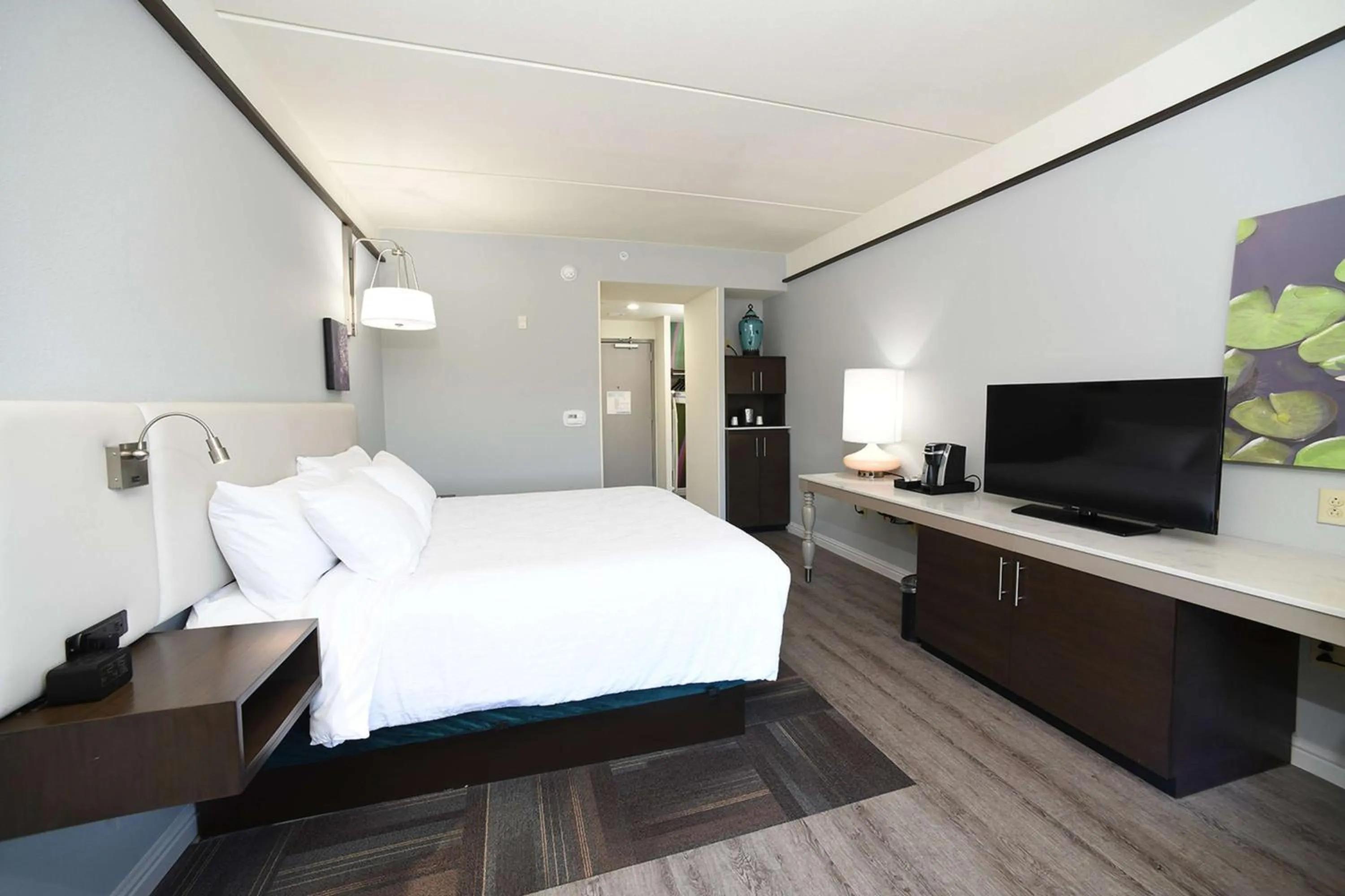 Bedroom, Bed in Hilton Garden Inn Jacksonville