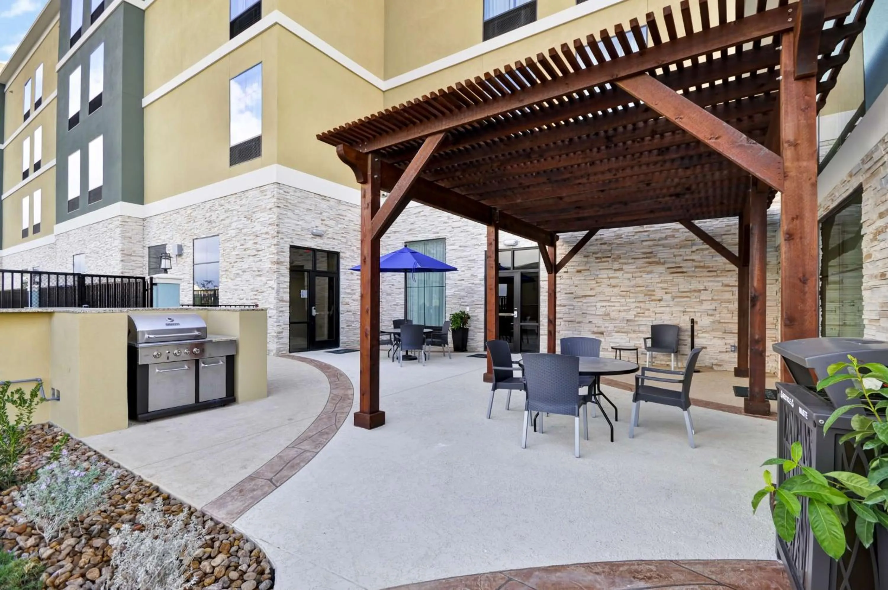 Dining area in Homewood Suites by Hilton New Braunfels