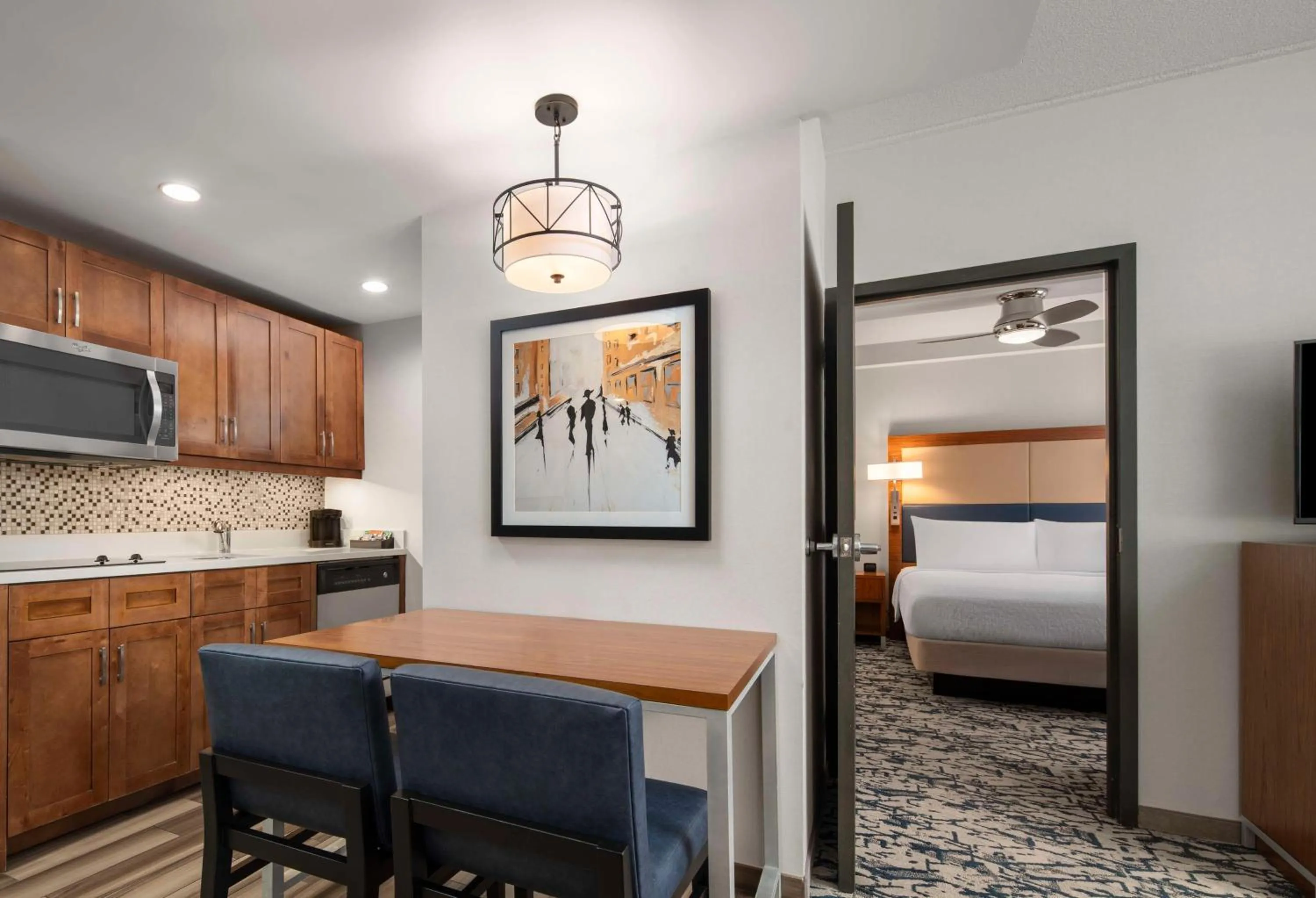 Kitchen or kitchenette, Bed in Homewood Suites by Hilton Boston Brookline-Longwood Medical