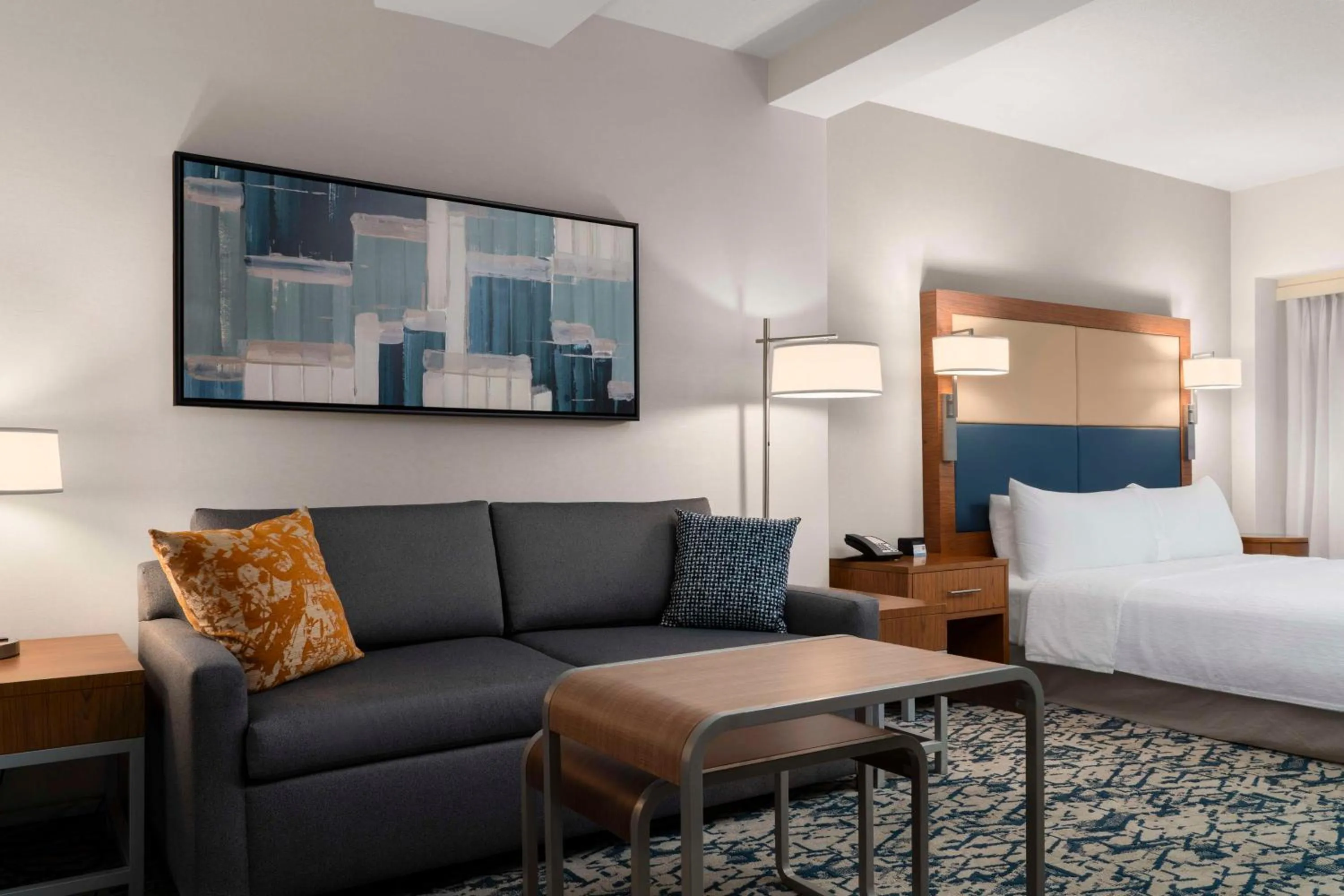 Living room, Bed in Homewood Suites by Hilton Boston Brookline-Longwood Medical