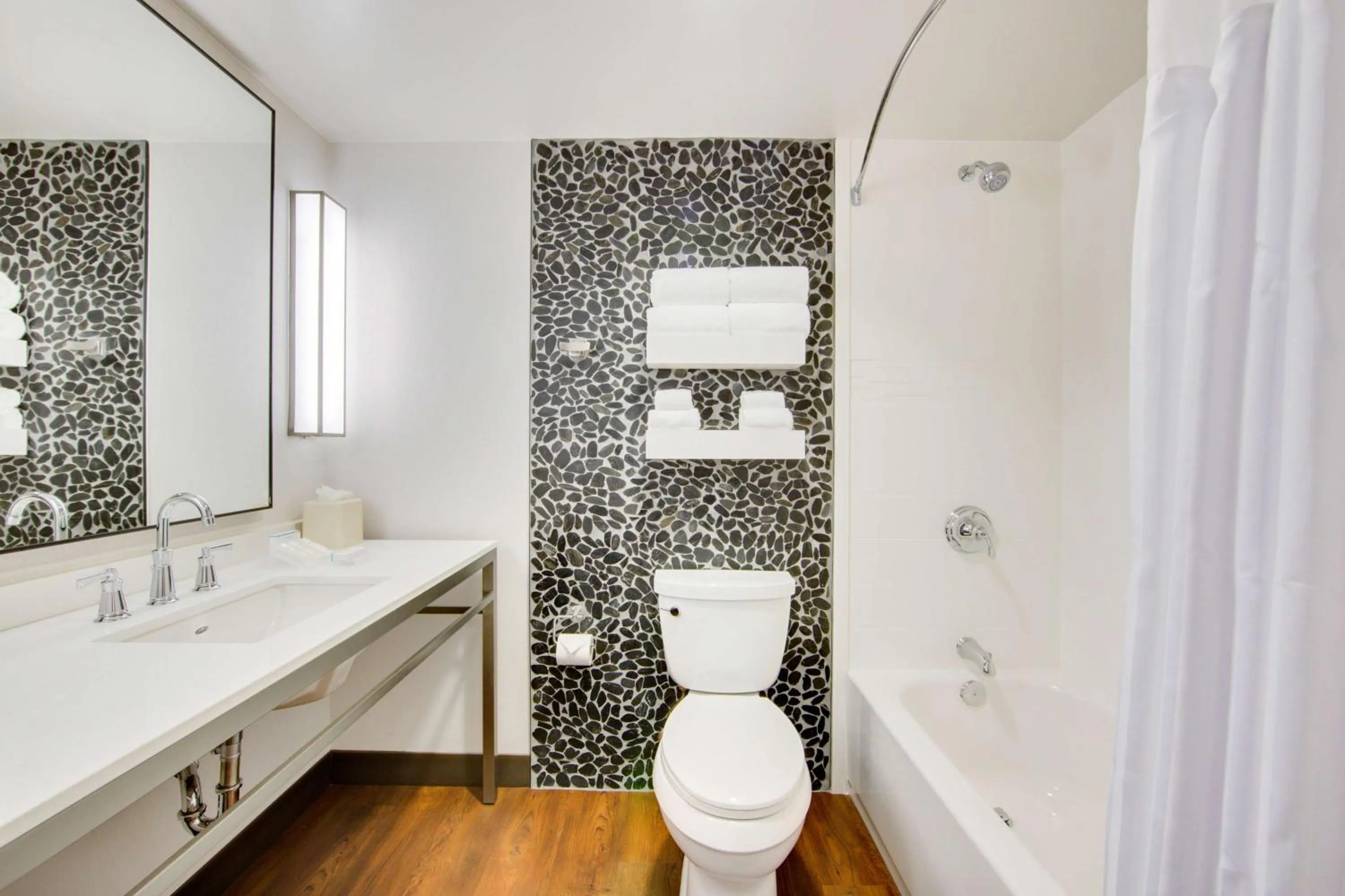 Bathroom in Hilton Garden Inn North Houston Spring