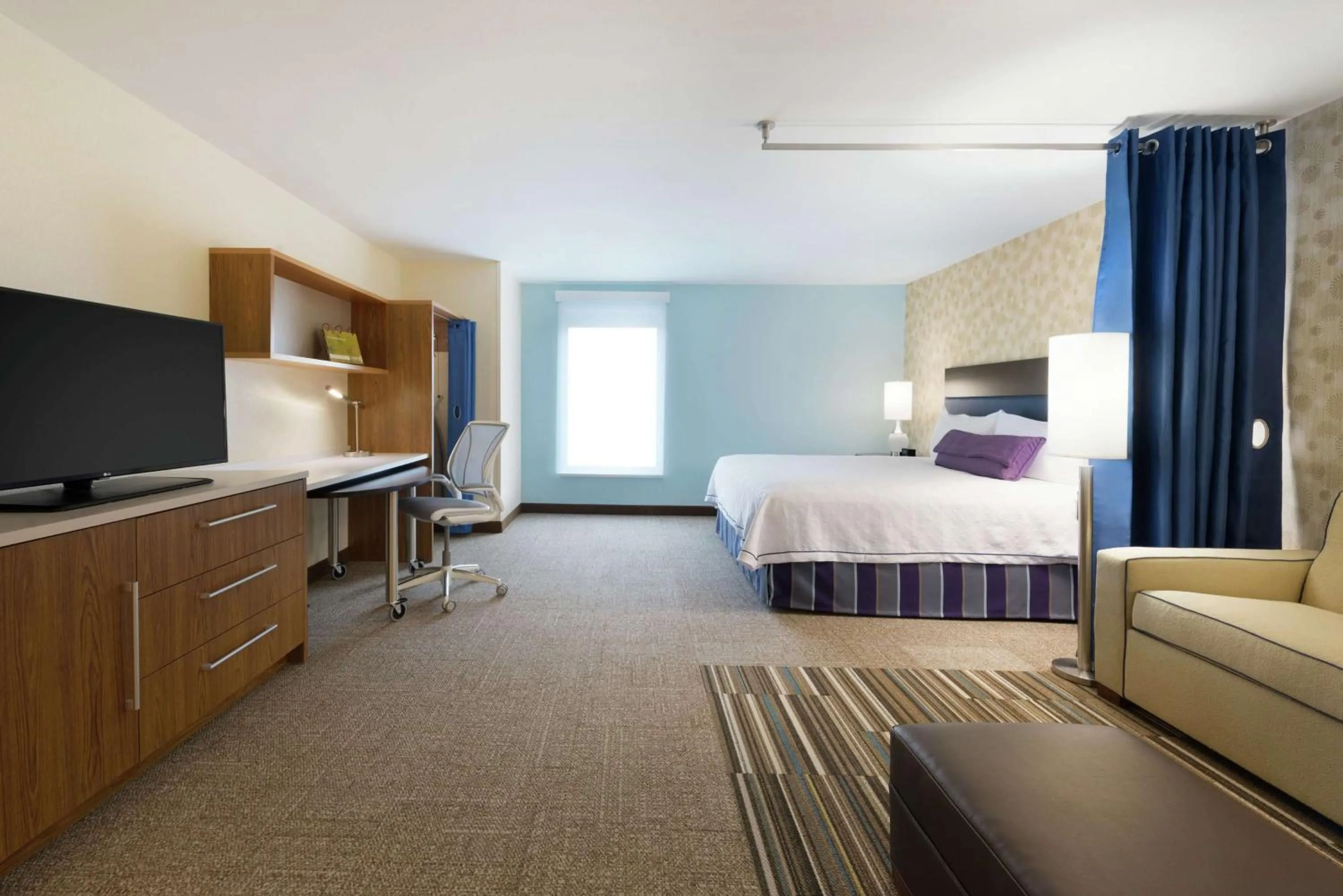 Bedroom, Bed in Home2 Suites by Hilton Milwaukee Airport