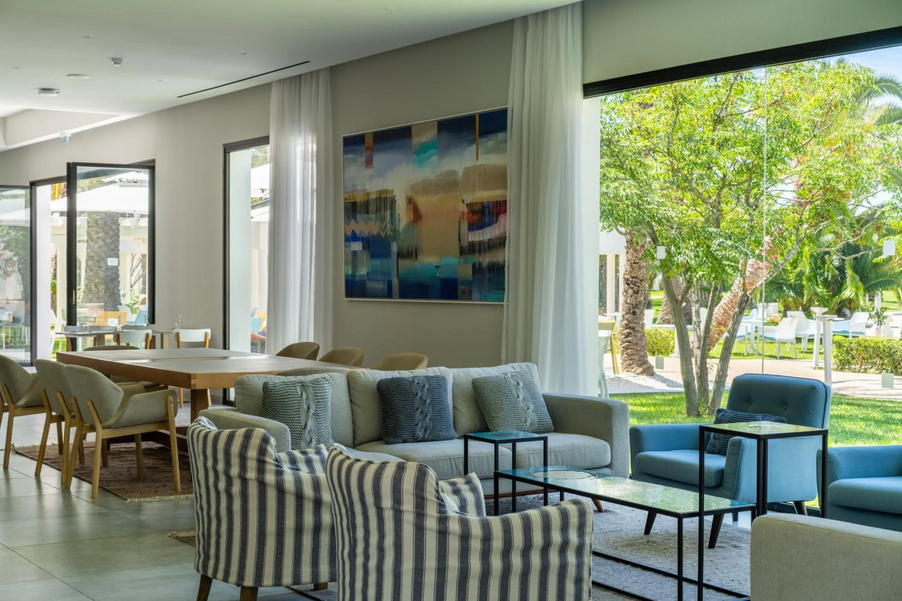 Lounge or bar in The Mirage Resort & SPA