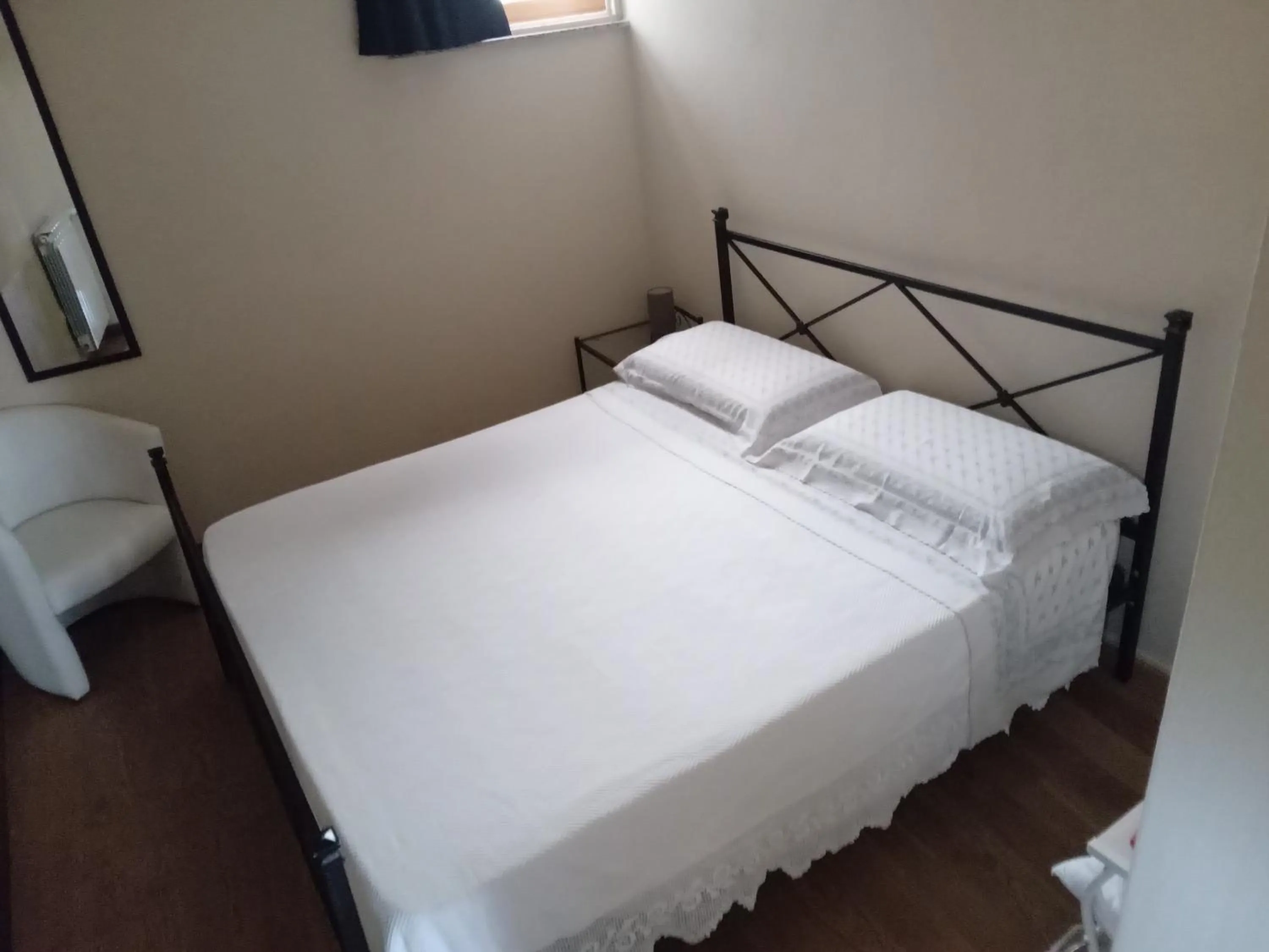 Bed in San Nicolò Holiday Home