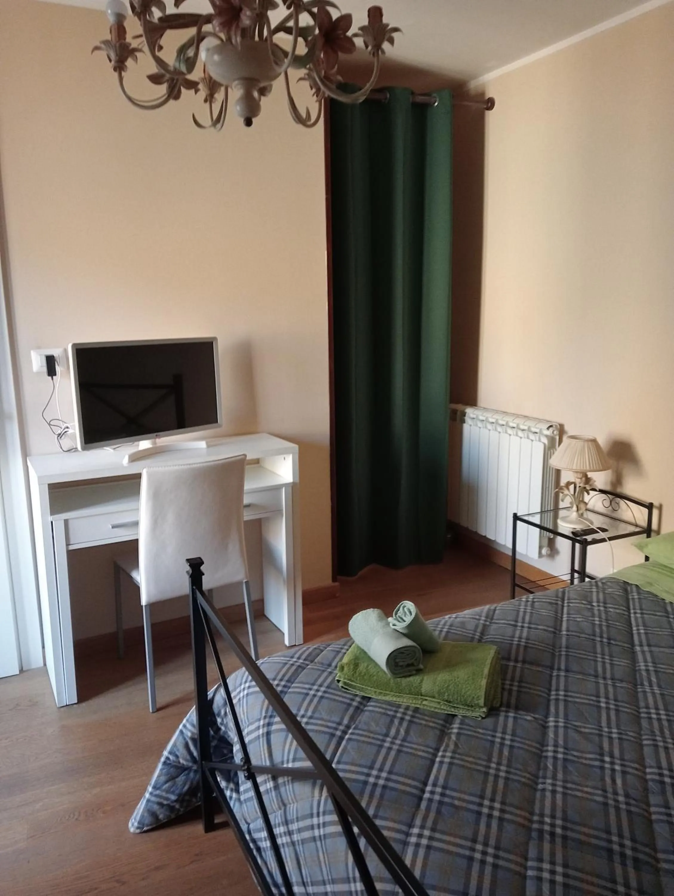 Bed in San Nicolò Holiday Home